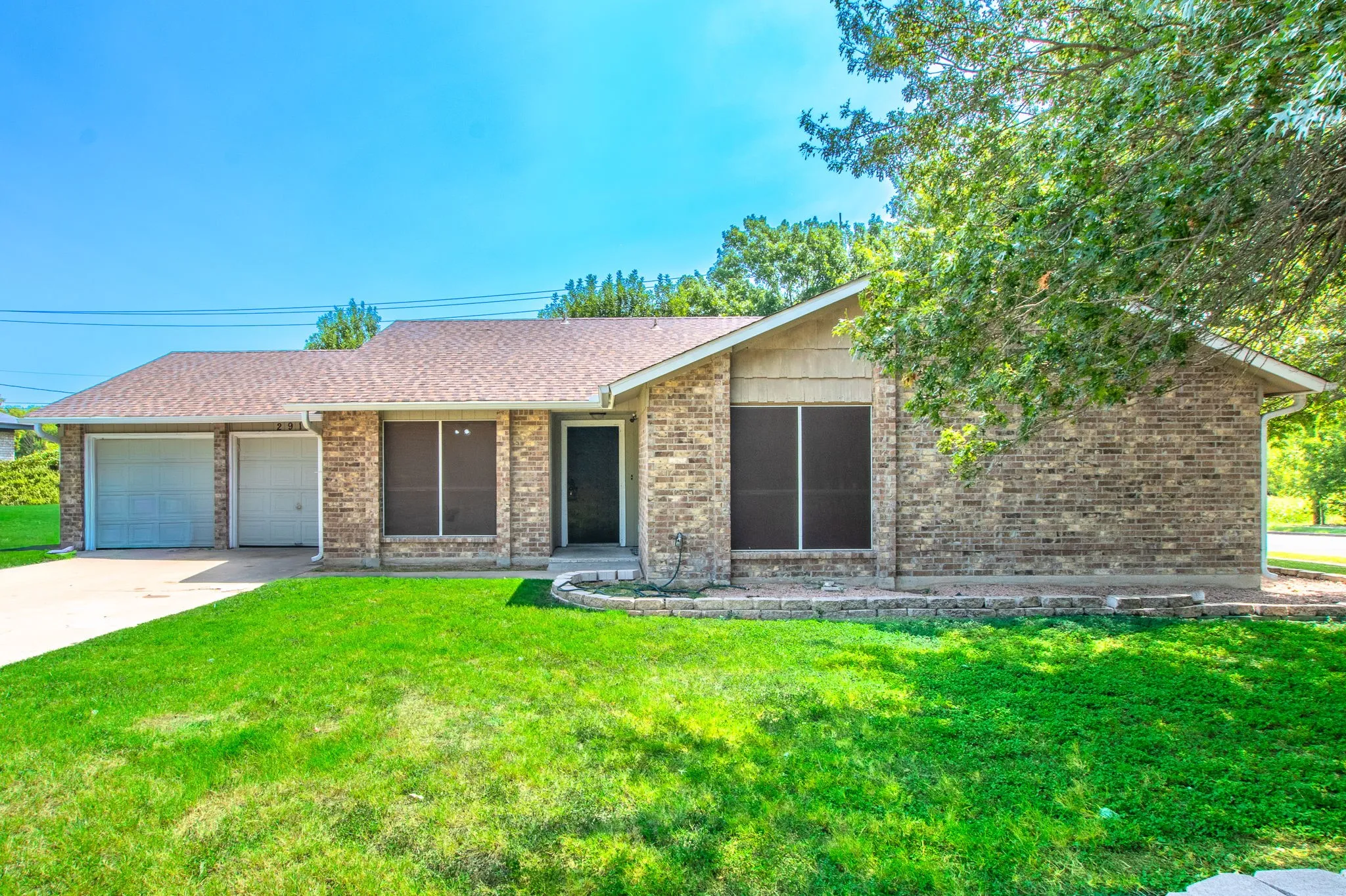 Single Family Residence For Sale in Bell County , 2911 Persimmon Drive, Killeen, Texas 76543, 3 Bedroom, 2 Bathroom, 2 Garage spaces, 2,599 Sqft, built in 1979, mls#21355023, Real Estate Agent in Killeen, Homes For Sale in Bell county, Homes For Sale in Killeen, Realtor in Killeen Texas, Real Estate Brokerage Independent Realty Texas, Luminita Cordes Realtor
