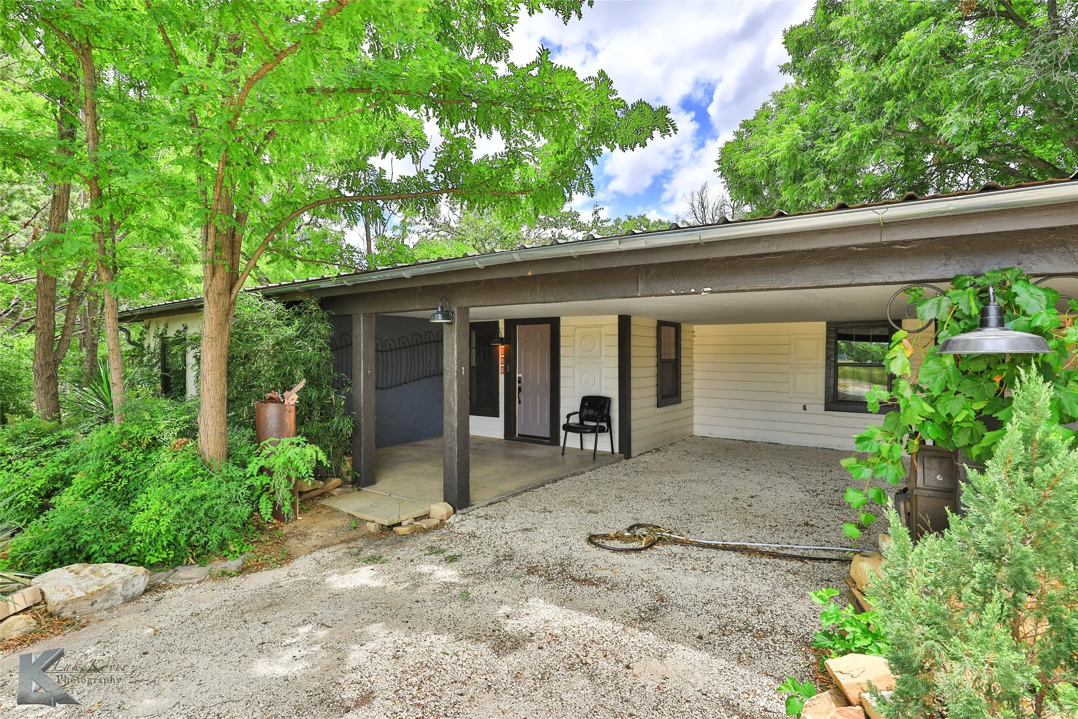 Single Family Residence For Rent in Callahan County , 609 Sunset Drive, Clyde, Texas 79510, 3 Bedroom, 2 Bathroom, Garage spaces, 1,444 Sqft, built in 1952, mls#21355747, Real Estate Agent in Clyde, Homes For Rent in Callahan county, Homes For Rent in Clyde, Realtor in Clyde Texas, Real Estate Brokerage Independent Realty Texas, Luminita Cordes Realtor