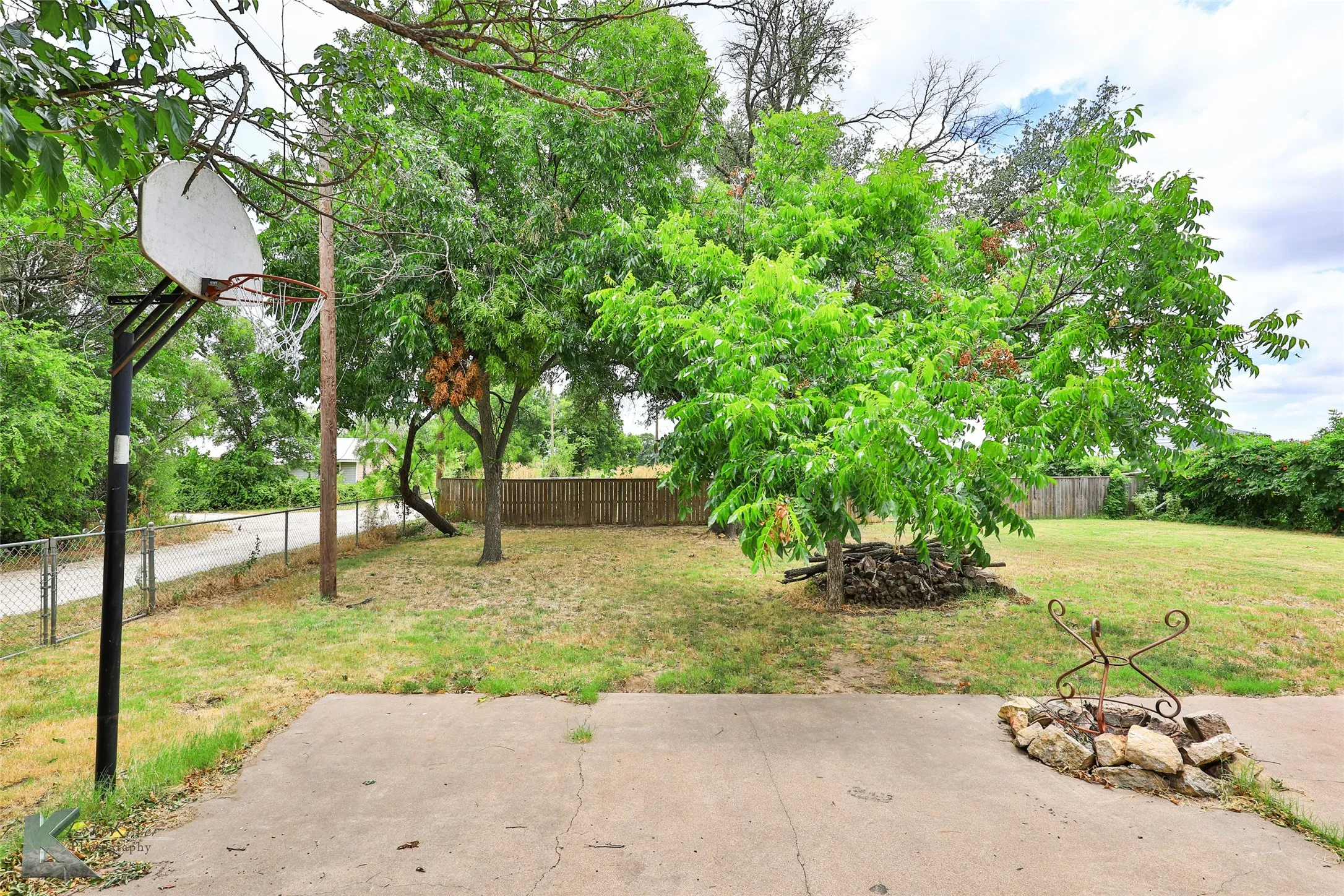 Single Family Residence For Rent in Callahan County , 609 Sunset Drive, Clyde, Texas 79510, 3 Bedroom, 2 Bathroom, Garage spaces, 1,444 Sqft, built in 1952, mls#21355747, Real Estate Agent in Clyde, Homes For Rent in Callahan county, Homes For Rent in Clyde, Realtor in Clyde Texas, Real Estate Brokerage Independent Realty Texas, Luminita Cordes Realtor