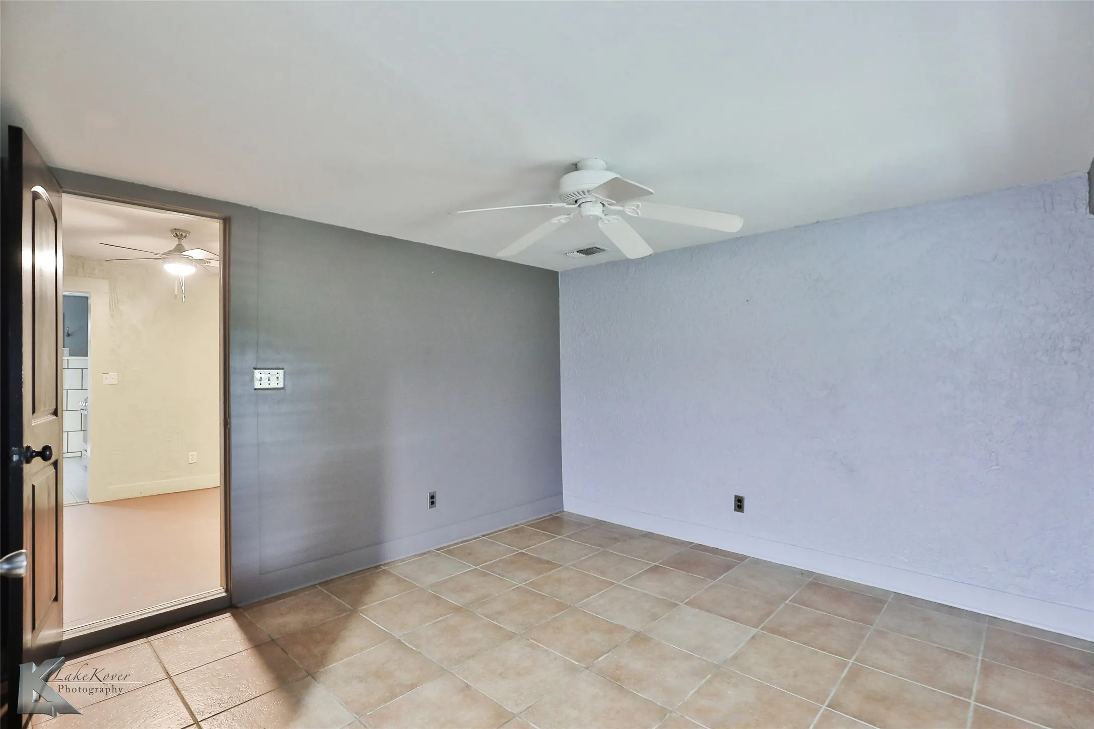 Single Family Residence For Rent in Callahan County , 609 Sunset Drive, Clyde, Texas 79510, 3 Bedroom, 2 Bathroom, Garage spaces, 1,444 Sqft, built in 1952, mls#21355747, Real Estate Agent in Clyde, Homes For Rent in Callahan county, Homes For Rent in Clyde, Realtor in Clyde Texas, Real Estate Brokerage Independent Realty Texas, Luminita Cordes Realtor