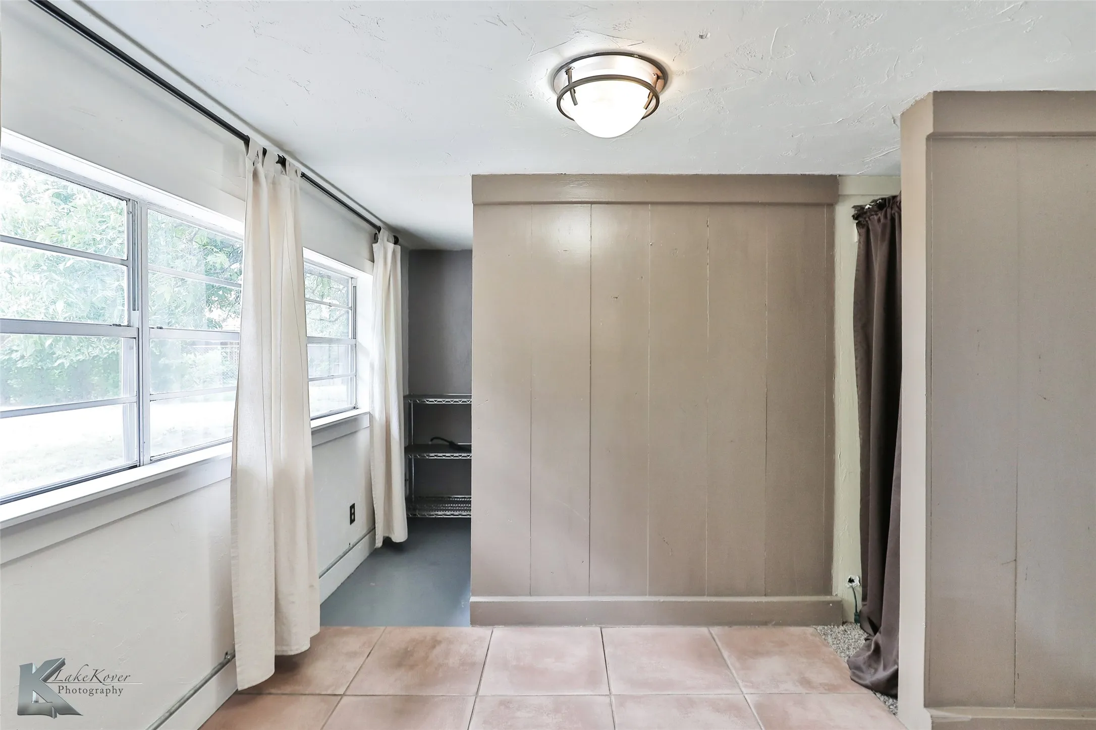 Single Family Residence For Rent in Callahan County , 609 Sunset Drive, Clyde, Texas 79510, 3 Bedroom, 2 Bathroom, Garage spaces, 1,444 Sqft, built in 1952, mls#21355747, Real Estate Agent in Clyde, Homes For Rent in Callahan county, Homes For Rent in Clyde, Realtor in Clyde Texas, Real Estate Brokerage Independent Realty Texas, Luminita Cordes Realtor