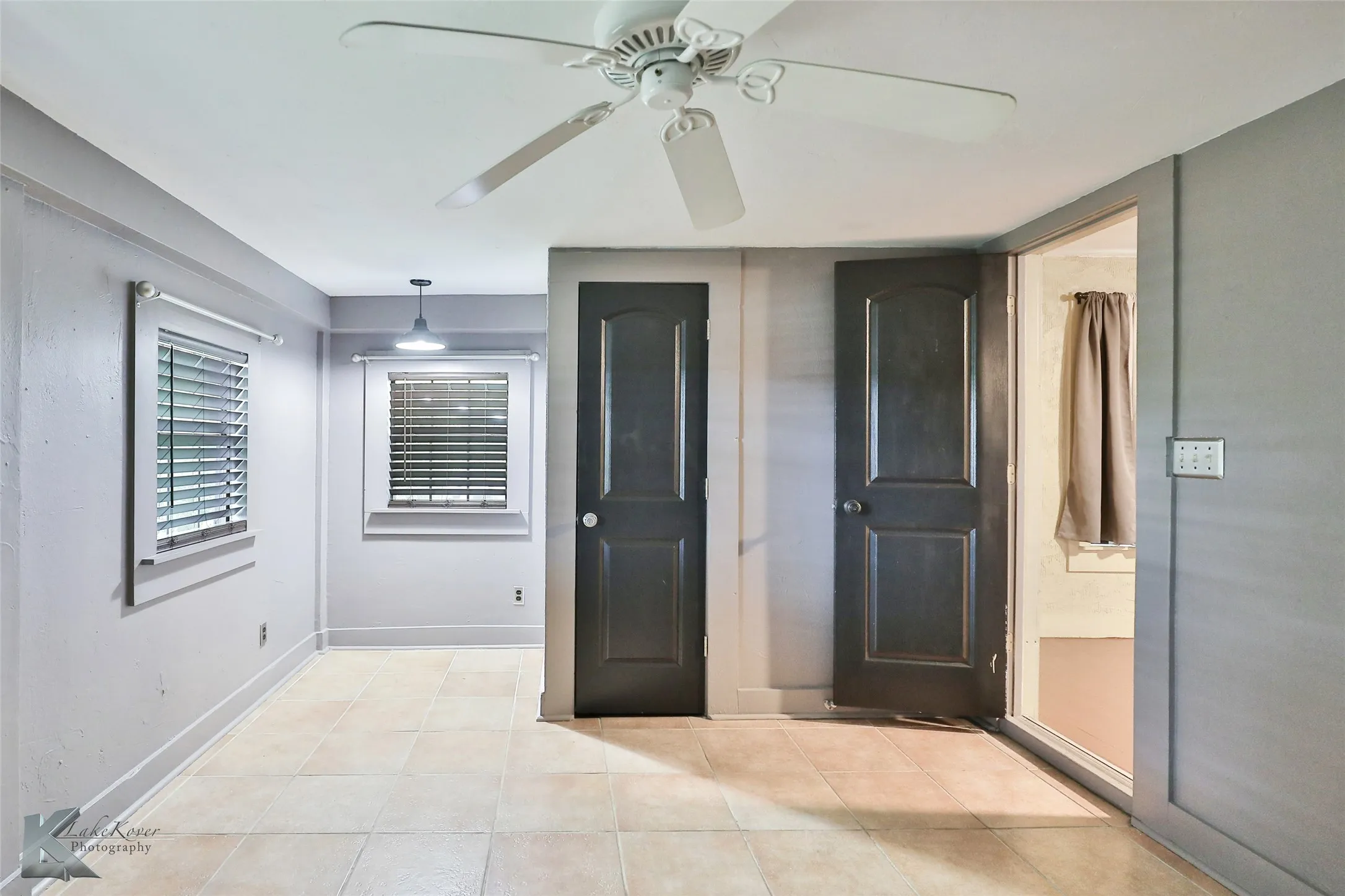 Single Family Residence For Rent in Callahan County , 609 Sunset Drive, Clyde, Texas 79510, 3 Bedroom, 2 Bathroom, Garage spaces, 1,444 Sqft, built in 1952, mls#21355747, Real Estate Agent in Clyde, Homes For Rent in Callahan county, Homes For Rent in Clyde, Realtor in Clyde Texas, Real Estate Brokerage Independent Realty Texas, Luminita Cordes Realtor
