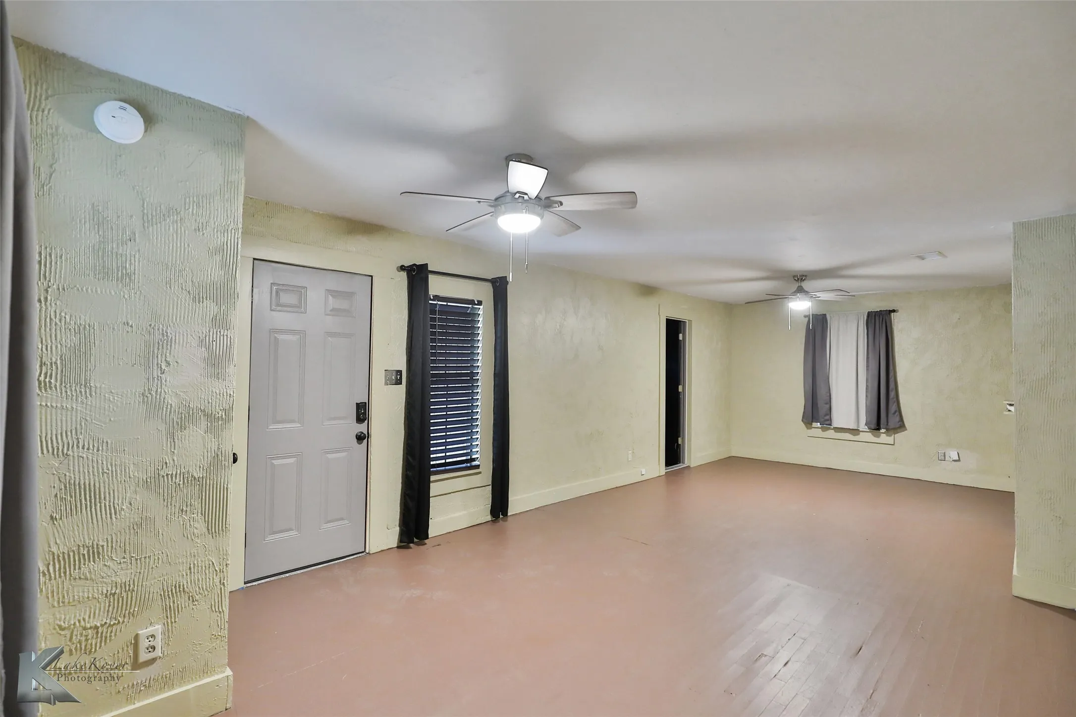 Single Family Residence For Rent in Callahan County , 609 Sunset Drive, Clyde, Texas 79510, 3 Bedroom, 2 Bathroom, Garage spaces, 1,444 Sqft, built in 1952, mls#21355747, Real Estate Agent in Clyde, Homes For Rent in Callahan county, Homes For Rent in Clyde, Realtor in Clyde Texas, Real Estate Brokerage Independent Realty Texas, Luminita Cordes Realtor