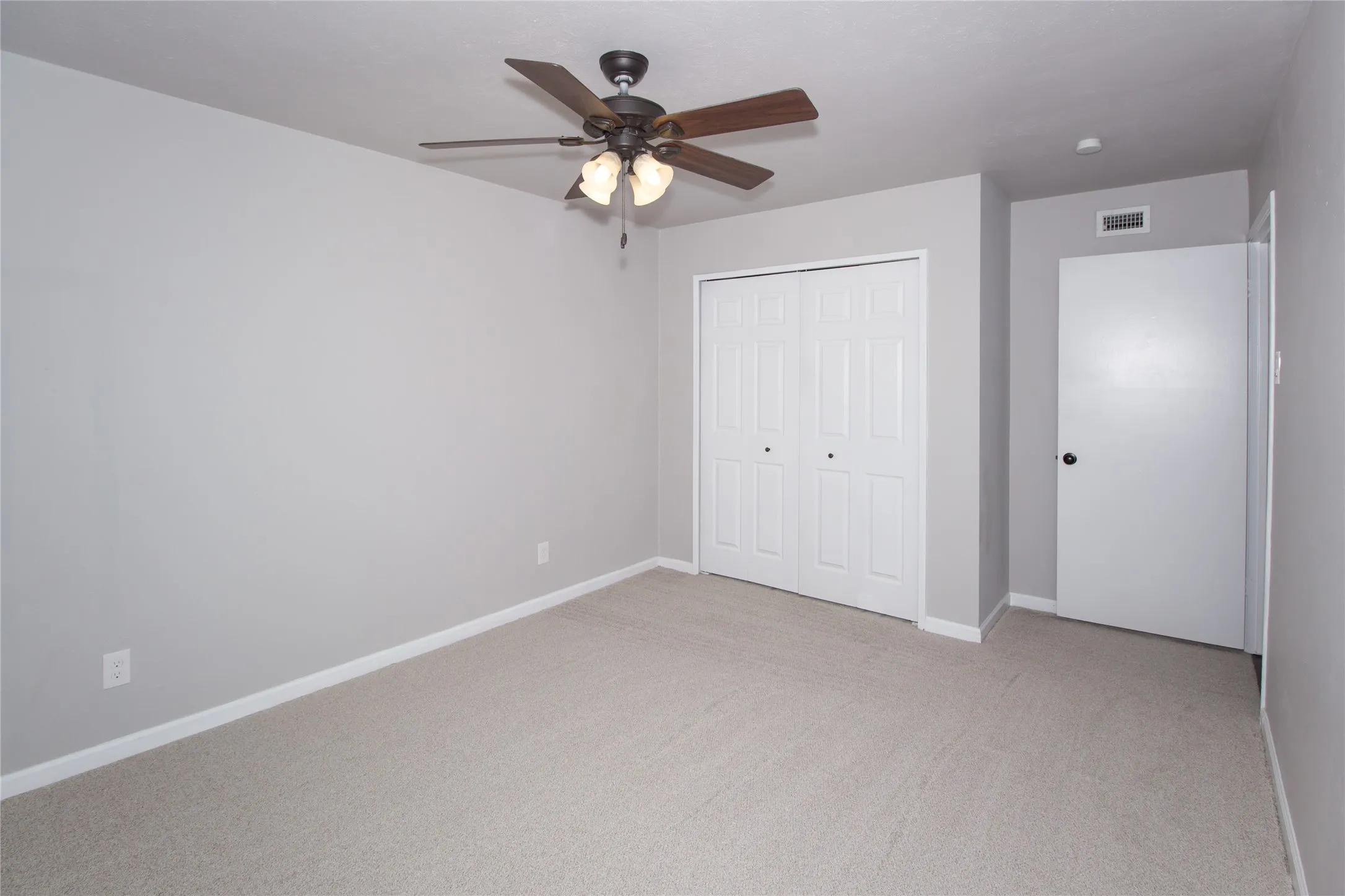 Single Family Residence For Rent in Dallas County , 2813 Ripplewood Drive, Garland, Texas 75044, 3 Bedroom, 2 Bathroom, 2 Garage spaces, 1,964 Sqft, built in 1973, mls#21355434, Real Estate Agent in Garland, Homes For Rent in Dallas county, Homes For Rent in Garland, Realtor in Garland Texas, Real Estate Brokerage Independent Realty Texas, Luminita Cordes Realtor