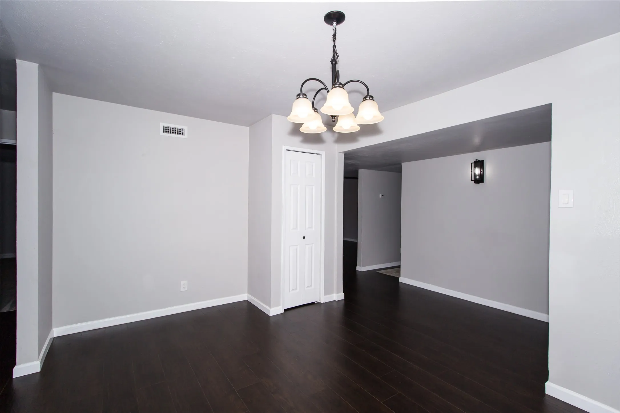 Single Family Residence For Rent in Dallas County , 2813 Ripplewood Drive, Garland, Texas 75044, 3 Bedroom, 2 Bathroom, 2 Garage spaces, 1,964 Sqft, built in 1973, mls#21355434, Real Estate Agent in Garland, Homes For Rent in Dallas county, Homes For Rent in Garland, Realtor in Garland Texas, Real Estate Brokerage Independent Realty Texas, Luminita Cordes Realtor