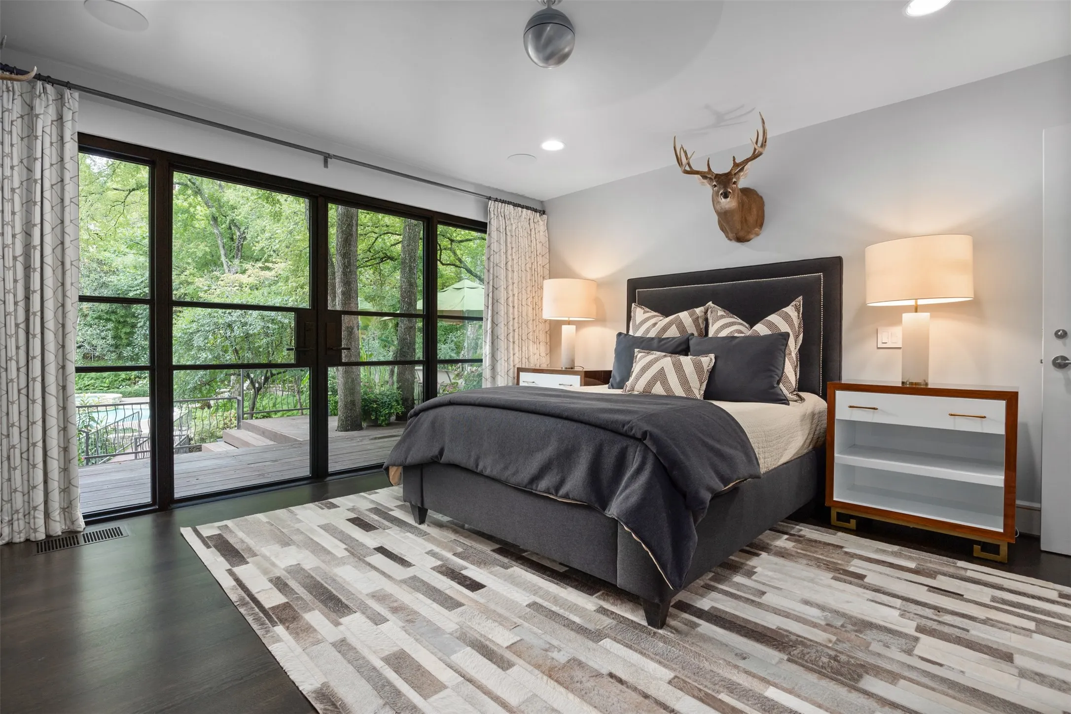Single Family Residence For Sale in Tarrant County , 2103 Indian Creek Drive, Westover Hills, Texas 76107, 3 Bedroom, 6 Bathroom, 2 Garage spaces, 6,290 Sqft, built in 1977, mls#21355752, Real Estate Agent in Westover Hills, Homes For Sale in Tarrant county, Homes For Sale in Westover Hills, Realtor in Westover Hills Texas, Real Estate Brokerage Independent Realty Texas, Luminita Cordes Realtor