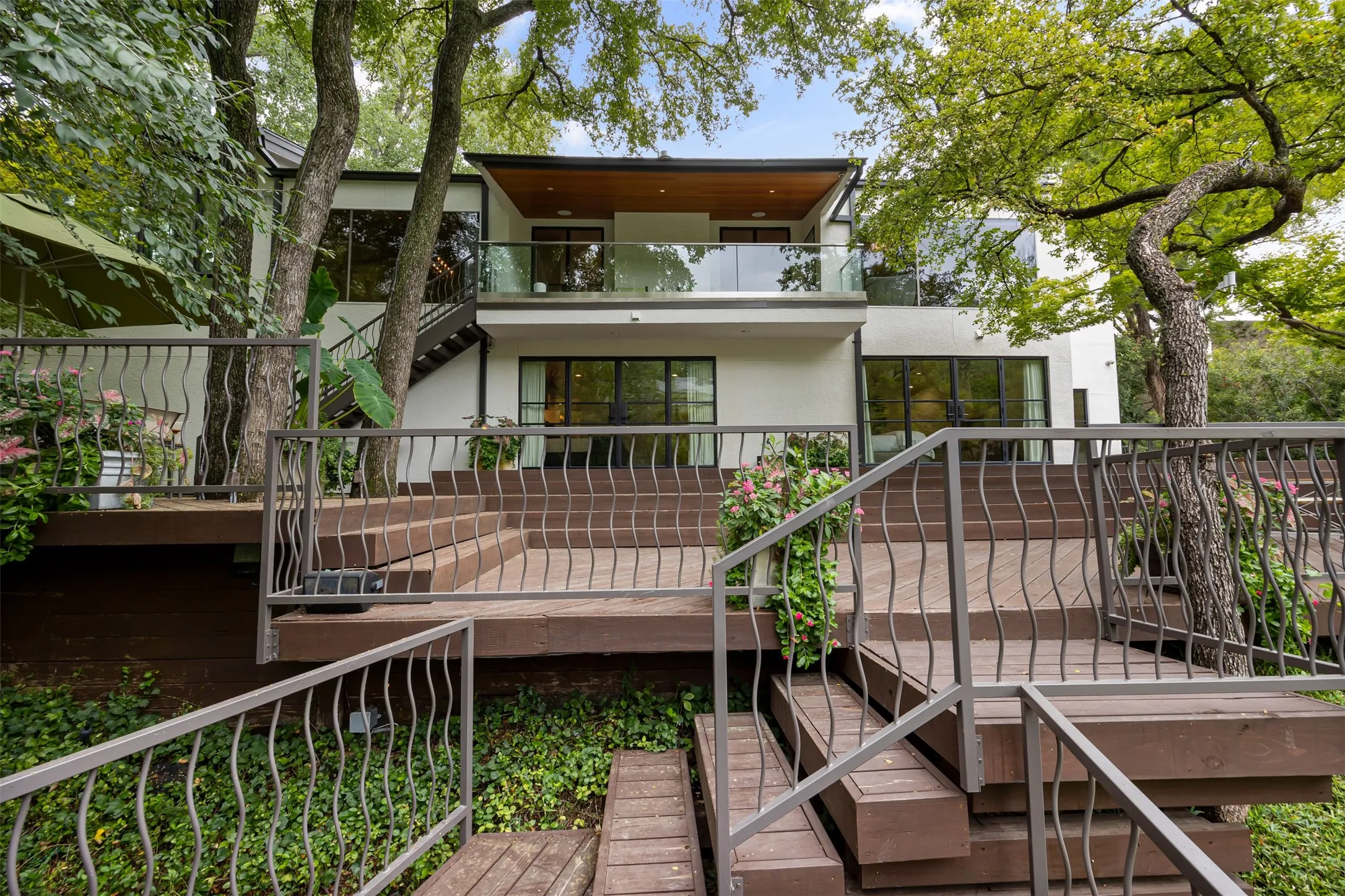 Single Family Residence For Sale in Tarrant County , 2103 Indian Creek Drive, Westover Hills, Texas 76107, 3 Bedroom, 6 Bathroom, 2 Garage spaces, 6,290 Sqft, built in 1977, mls#21355752, Real Estate Agent in Westover Hills, Homes For Sale in Tarrant county, Homes For Sale in Westover Hills, Realtor in Westover Hills Texas, Real Estate Brokerage Independent Realty Texas, Luminita Cordes Realtor