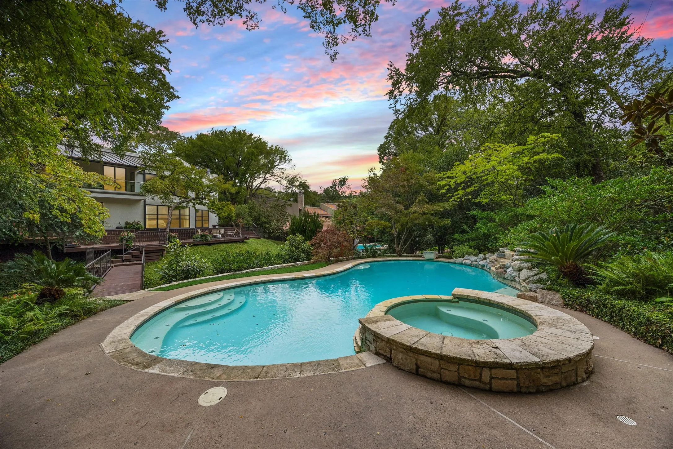 Single Family Residence For Sale in Tarrant County , 2103 Indian Creek Drive, Westover Hills, Texas 76107, 3 Bedroom, 6 Bathroom, 2 Garage spaces, 6,290 Sqft, built in 1977, mls#21355752, Real Estate Agent in Westover Hills, Homes For Sale in Tarrant county, Homes For Sale in Westover Hills, Realtor in Westover Hills Texas, Real Estate Brokerage Independent Realty Texas, Luminita Cordes Realtor
