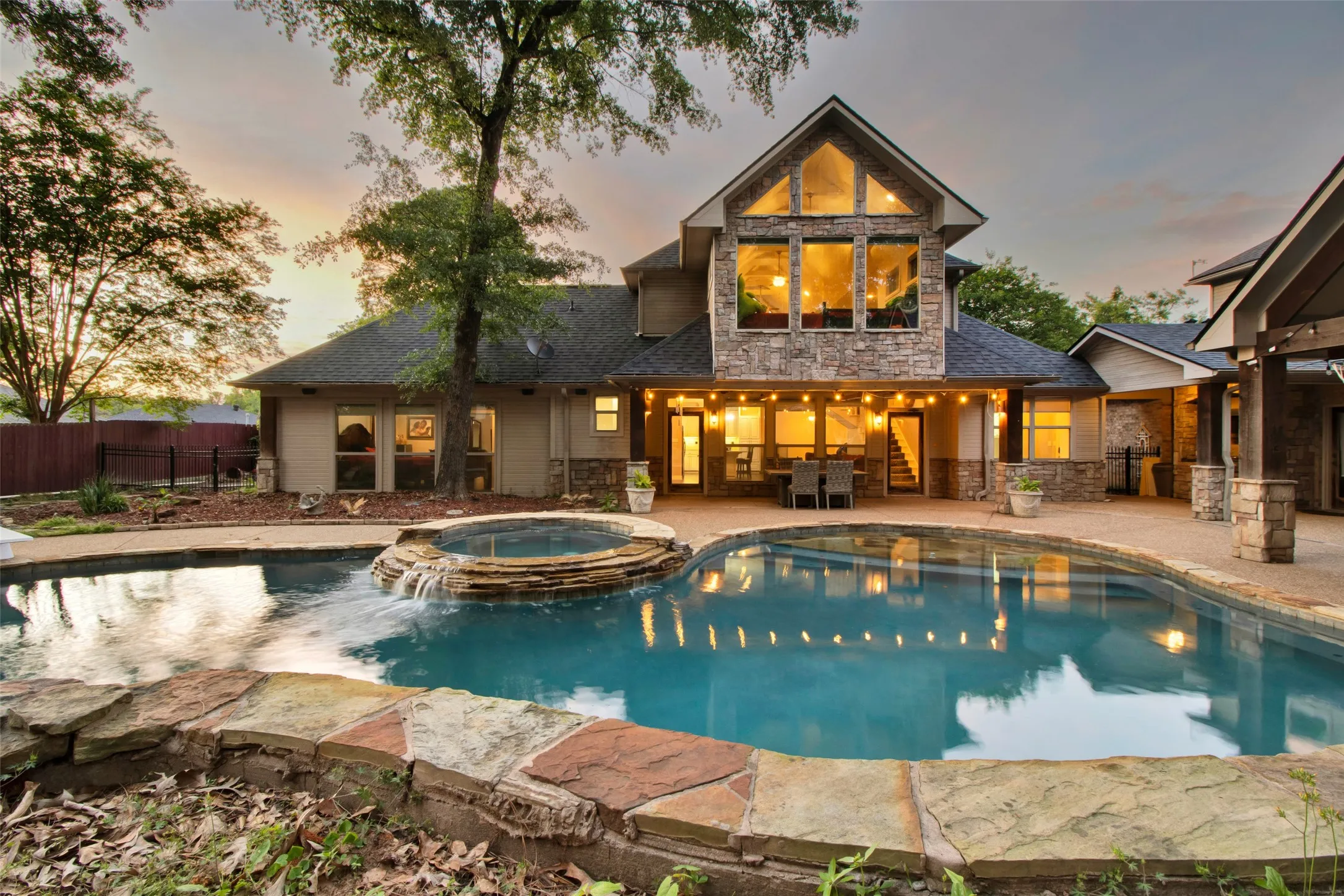 Single Family Residence For Sale in Gregg County , 3815 Holly Ridge Drive, Longview, Texas 75605, 7 Bedroom, 5 Bathroom, 2 Garage spaces, 5,997 Sqft, built in 1996, Price $1,040,000, mls#21349698, Real Estate Agent in Longview, Homes For Sale in Gregg county, Homes For Sale in Longview, Realtor in Longview Texas, Real Estate Brokerage Independent Realty Texas, Luminita Cordes Realtor