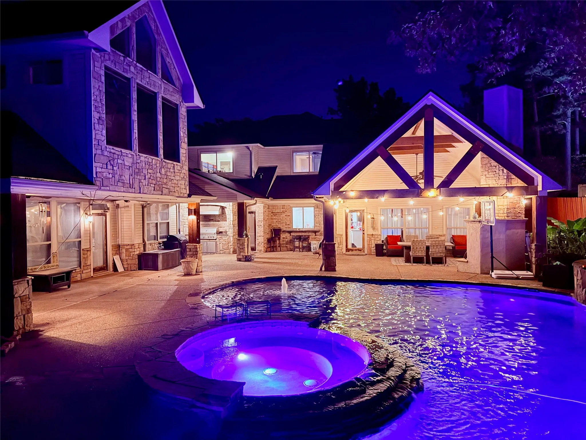 Single Family Residence For Sale in Gregg County , 3815 Holly Ridge Drive, Longview, Texas 75605, 7 Bedroom, 5 Bathroom, 2 Garage spaces, 5,997 Sqft, built in 1996, Price $1,040,000, mls#21349698, Real Estate Agent in Longview, Homes For Sale in Gregg county, Homes For Sale in Longview, Realtor in Longview Texas, Real Estate Brokerage Independent Realty Texas, Luminita Cordes Realtor