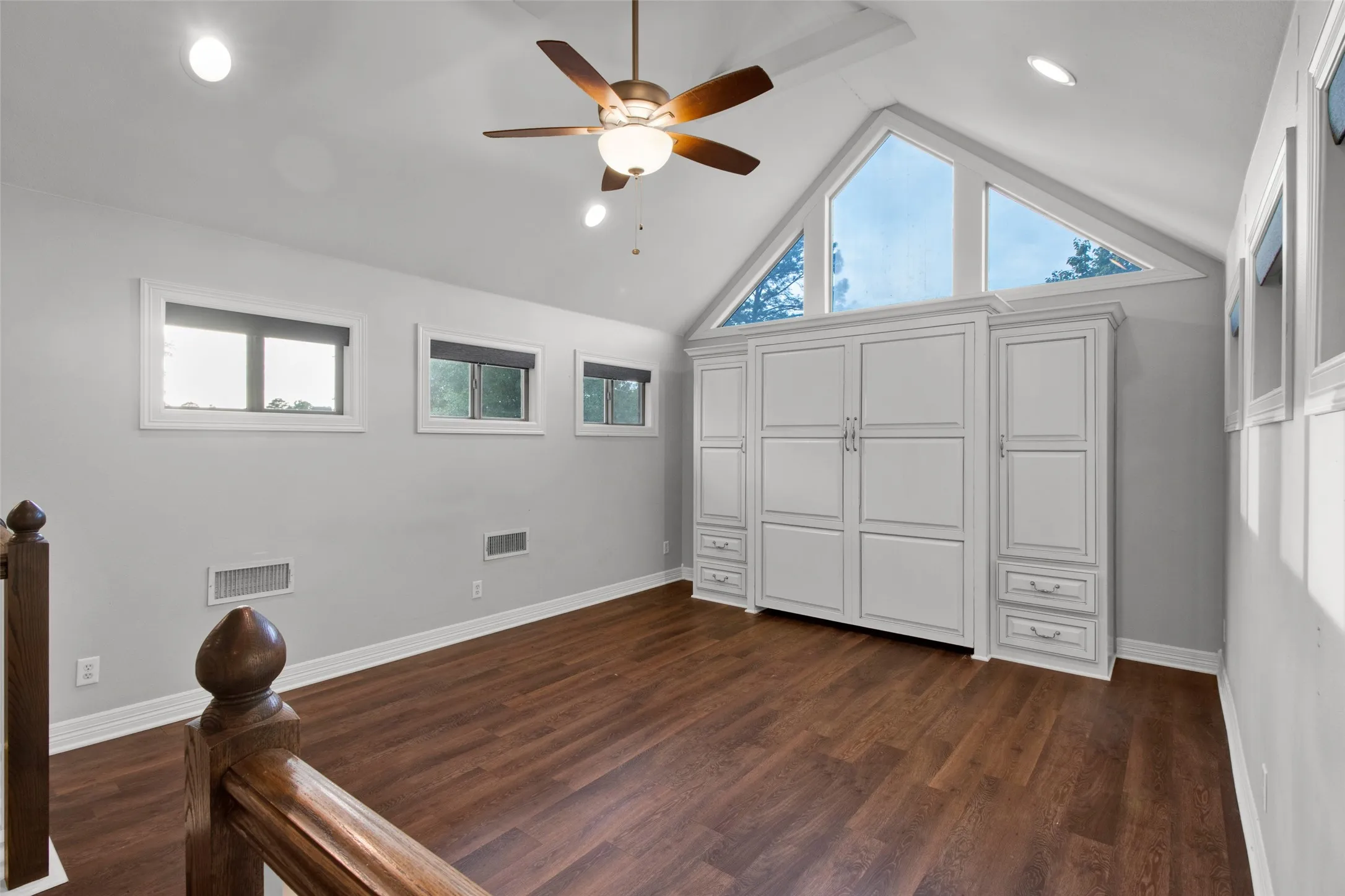 Single Family Residence For Sale in Gregg County , 3815 Holly Ridge Drive, Longview, Texas 75605, 7 Bedroom, 5 Bathroom, 2 Garage spaces, 5,997 Sqft, built in 1996, Price $1,040,000, mls#21349698, Real Estate Agent in Longview, Homes For Sale in Gregg county, Homes For Sale in Longview, Realtor in Longview Texas, Real Estate Brokerage Independent Realty Texas, Luminita Cordes Realtor