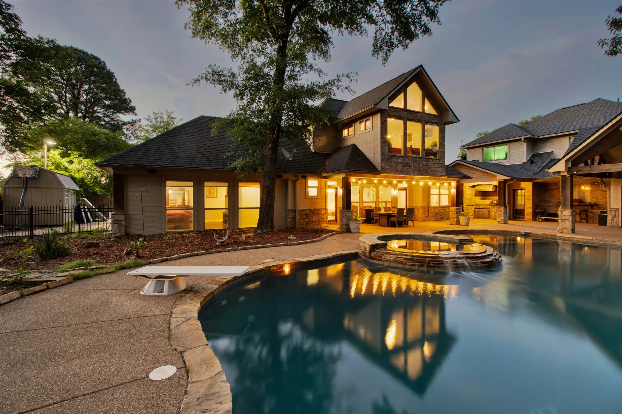 Single Family Residence For Sale in Gregg County , 3815 Holly Ridge Drive, Longview, Texas 75605, 7 Bedroom, 5 Bathroom, 2 Garage spaces, 5,997 Sqft, built in 1996, Price $1,040,000, mls#21349698, Real Estate Agent in Longview, Homes For Sale in Gregg county, Homes For Sale in Longview, Realtor in Longview Texas, Real Estate Brokerage Independent Realty Texas, Luminita Cordes Realtor