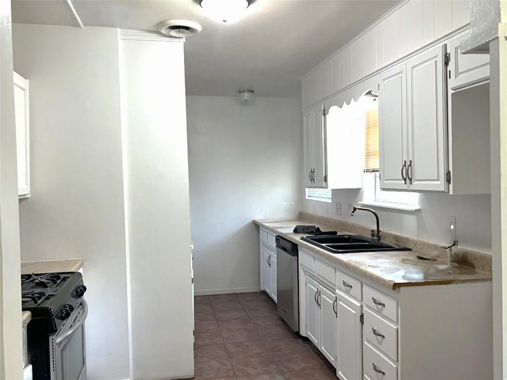Single Family Residence For Sale in Clay County , 410 N Rosalee, Henrietta, Texas 76365, 4 Bedroom, 2 Bathroom, 1 Garage spaces, 1,449 Sqft, built in 1963, mls#21355759, Real Estate Agent in Henrietta, Homes For Sale in Clay county, Homes For Sale in Henrietta, Realtor in Henrietta Texas, Real Estate Brokerage Independent Realty Texas, Luminita Cordes Realtor
