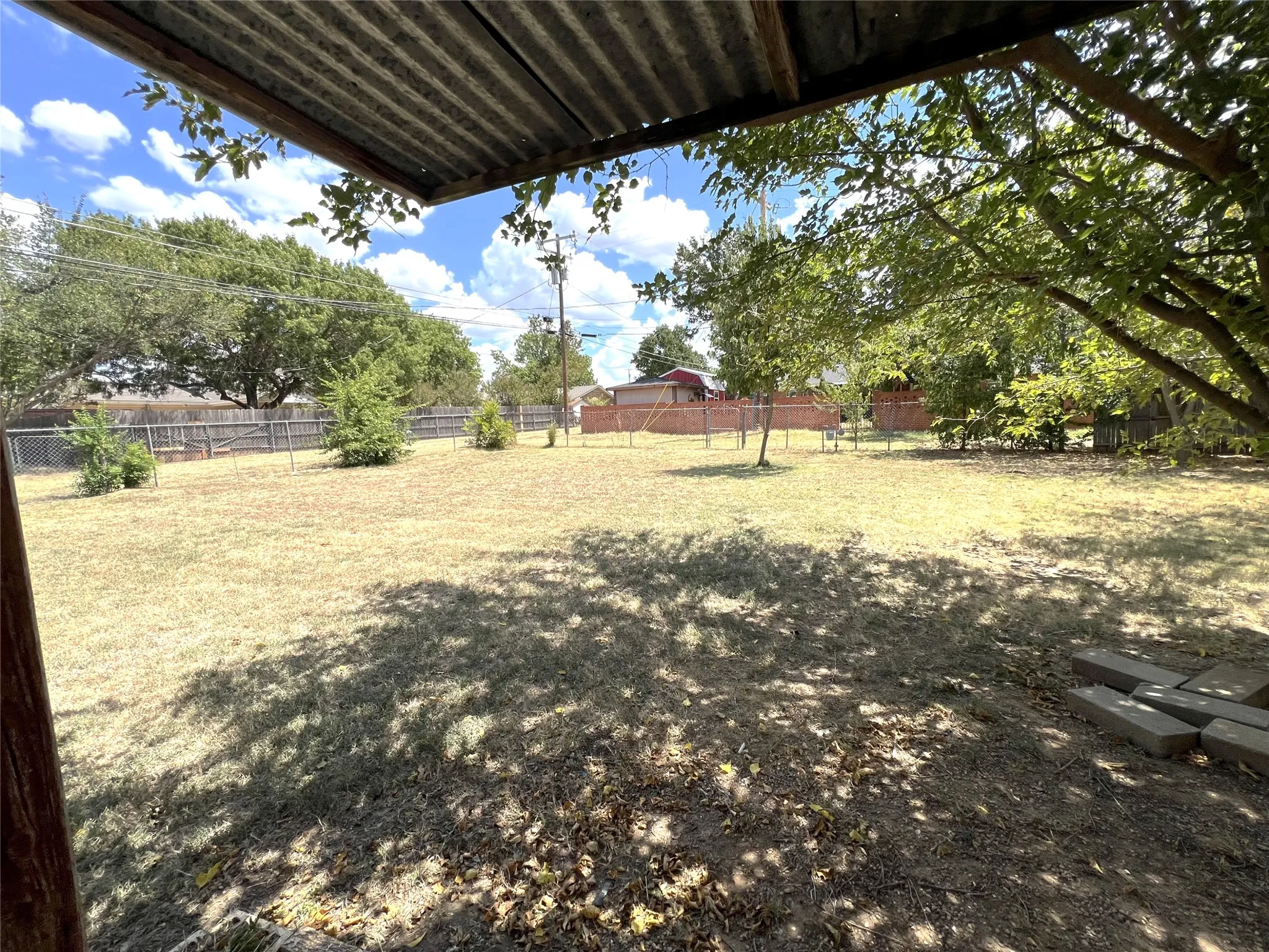 Single Family Residence For Sale in Clay County , 410 N Rosalee, Henrietta, Texas 76365, 4 Bedroom, 2 Bathroom, 1 Garage spaces, 1,449 Sqft, built in 1963, mls#21355759, Real Estate Agent in Henrietta, Homes For Sale in Clay county, Homes For Sale in Henrietta, Realtor in Henrietta Texas, Real Estate Brokerage Independent Realty Texas, Luminita Cordes Realtor