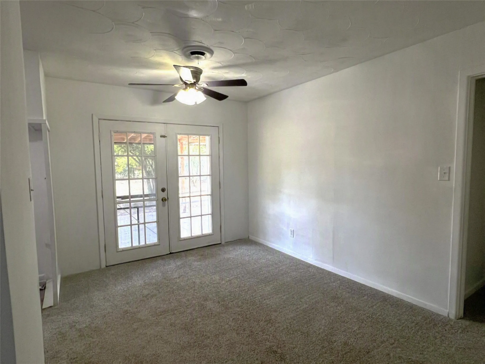 Single Family Residence For Sale in Clay County , 410 N Rosalee, Henrietta, Texas 76365, 4 Bedroom, 2 Bathroom, 1 Garage spaces, 1,449 Sqft, built in 1963, mls#21355759, Real Estate Agent in Henrietta, Homes For Sale in Clay county, Homes For Sale in Henrietta, Realtor in Henrietta Texas, Real Estate Brokerage Independent Realty Texas, Luminita Cordes Realtor
