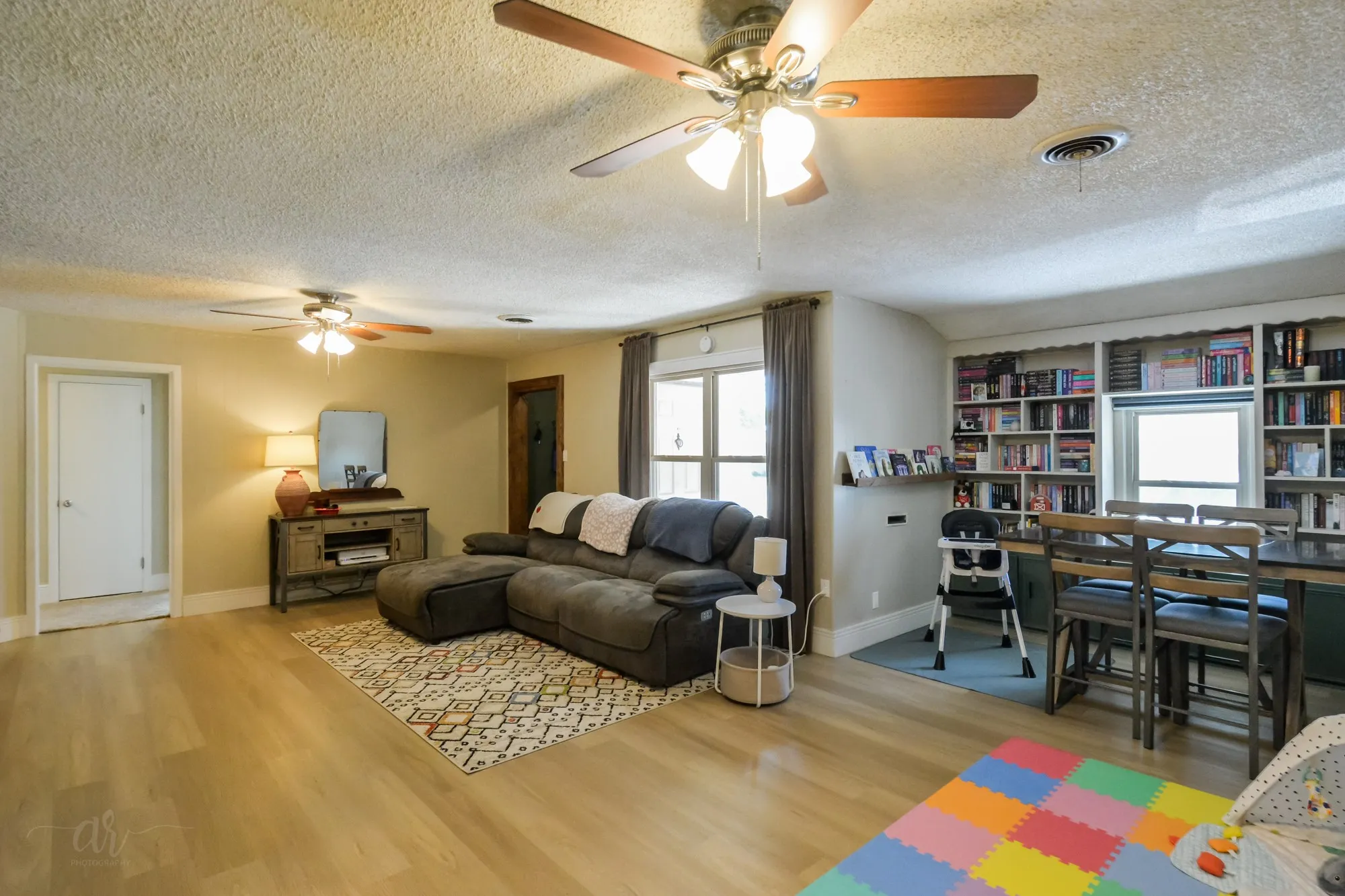 Single Family Residence For Sale in Taylor County , 2522 S 25th Street, Abilene, Texas 79605, 3 Bedroom, 2 Bathroom, 2 Garage spaces, 1,765 Sqft, built in 1956, mls#21355284, Real Estate Agent in Abilene, Homes For Sale in Taylor county, Homes For Sale in Abilene, Realtor in Abilene Texas, Real Estate Brokerage Independent Realty Texas, Luminita Cordes Realtor