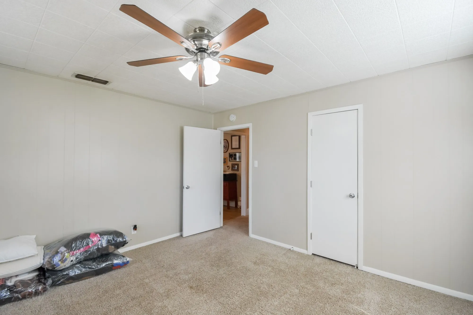 Single Family Residence For Sale in Taylor County , 2522 S 25th Street, Abilene, Texas 79605, 3 Bedroom, 2 Bathroom, 2 Garage spaces, 1,765 Sqft, built in 1956, mls#21355284, Real Estate Agent in Abilene, Homes For Sale in Taylor county, Homes For Sale in Abilene, Realtor in Abilene Texas, Real Estate Brokerage Independent Realty Texas, Luminita Cordes Realtor