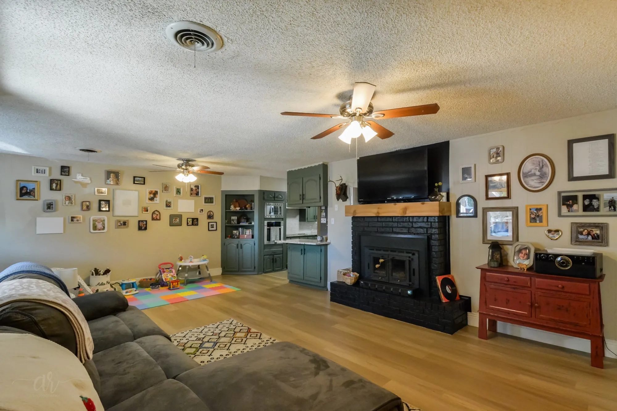 Single Family Residence For Sale in Taylor County , 2522 S 25th Street, Abilene, Texas 79605, 3 Bedroom, 2 Bathroom, 2 Garage spaces, 1,765 Sqft, built in 1956, mls#21355284, Real Estate Agent in Abilene, Homes For Sale in Taylor county, Homes For Sale in Abilene, Realtor in Abilene Texas, Real Estate Brokerage Independent Realty Texas, Luminita Cordes Realtor