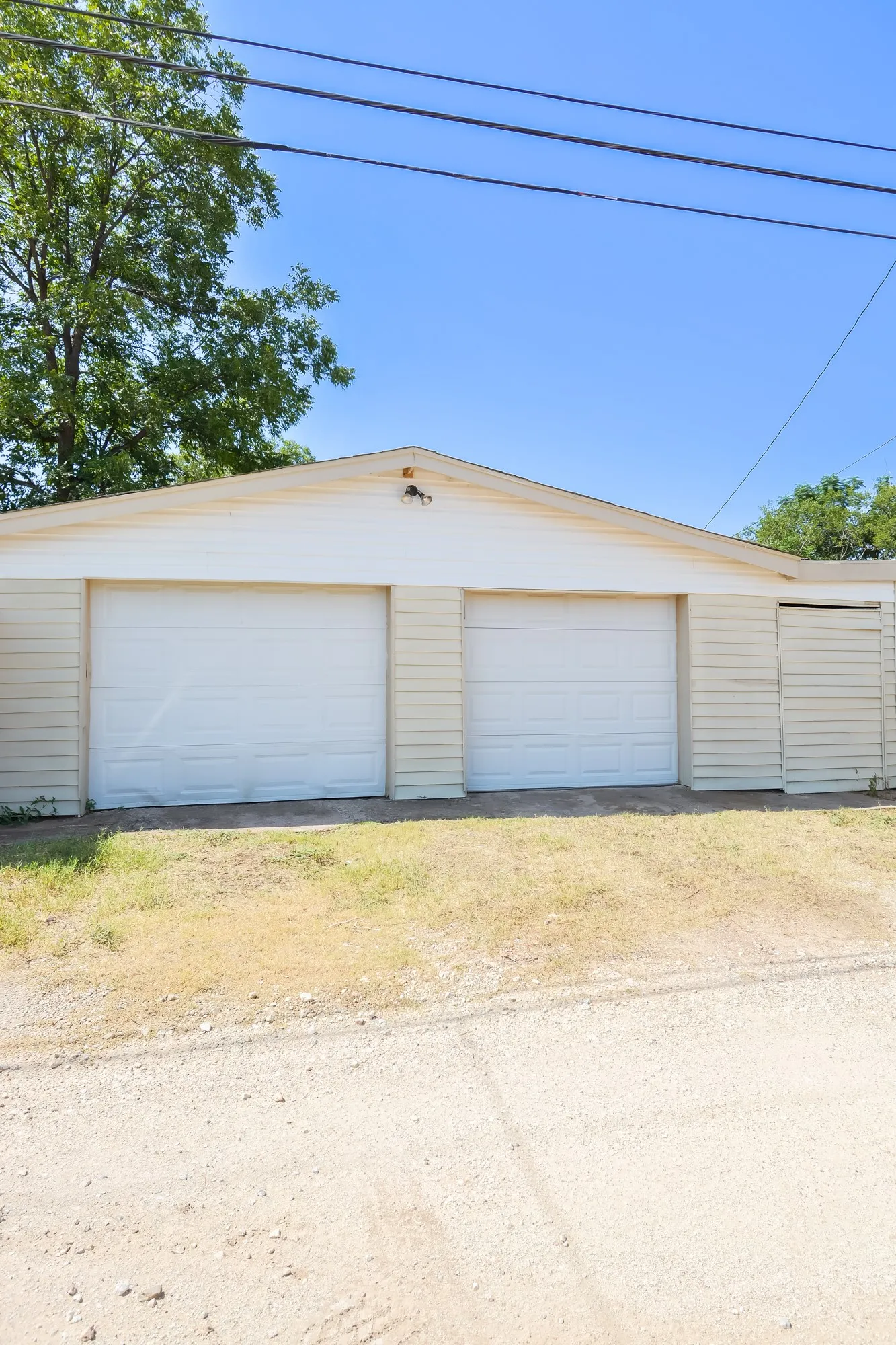 Single Family Residence For Sale in Taylor County , 2522 S 25th Street, Abilene, Texas 79605, 3 Bedroom, 2 Bathroom, 2 Garage spaces, 1,765 Sqft, built in 1956, mls#21355284, Real Estate Agent in Abilene, Homes For Sale in Taylor county, Homes For Sale in Abilene, Realtor in Abilene Texas, Real Estate Brokerage Independent Realty Texas, Luminita Cordes Realtor