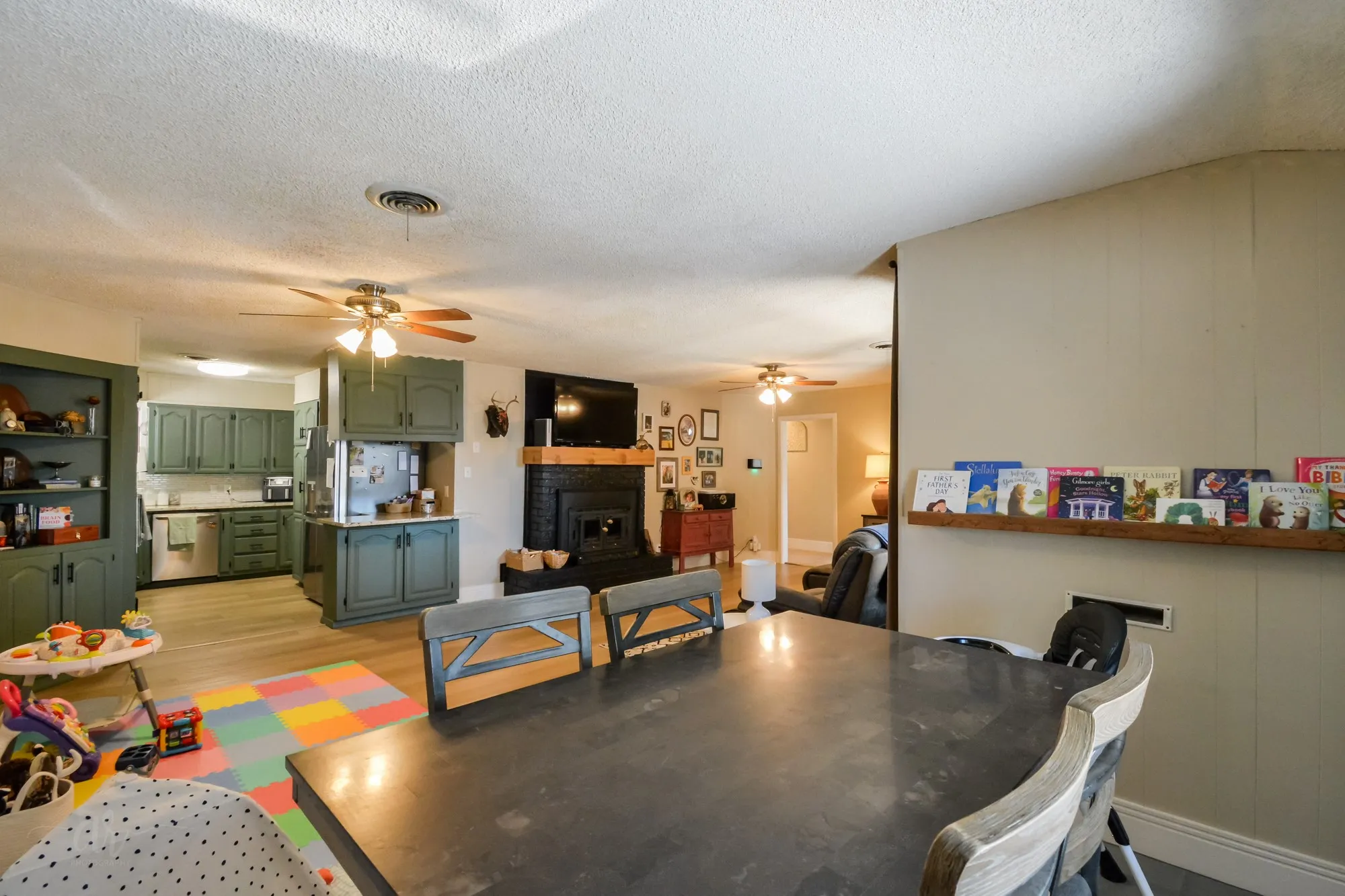 Single Family Residence For Sale in Taylor County , 2522 S 25th Street, Abilene, Texas 79605, 3 Bedroom, 2 Bathroom, 2 Garage spaces, 1,765 Sqft, built in 1956, mls#21355284, Real Estate Agent in Abilene, Homes For Sale in Taylor county, Homes For Sale in Abilene, Realtor in Abilene Texas, Real Estate Brokerage Independent Realty Texas, Luminita Cordes Realtor