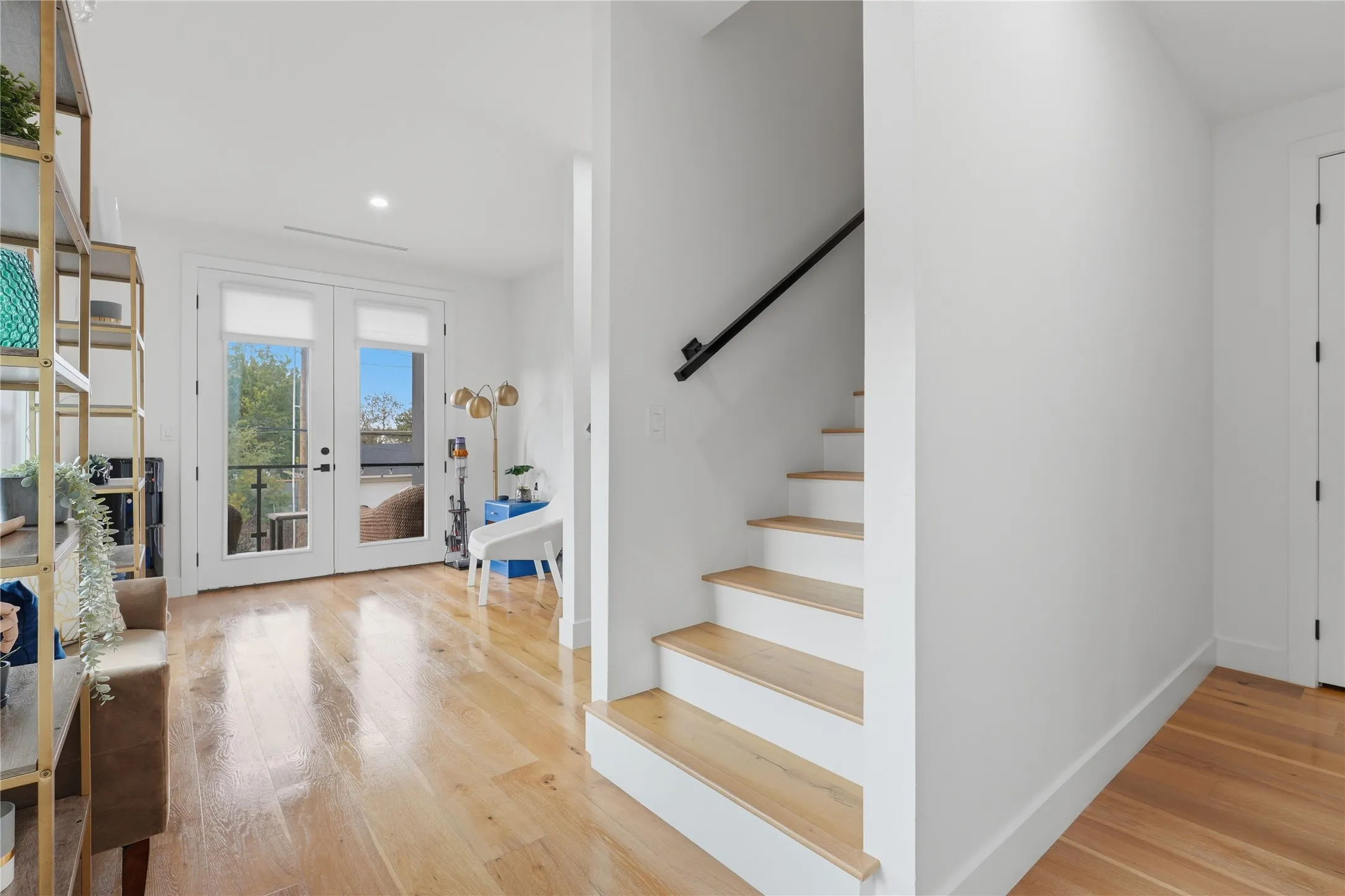 Single Family Residence For Sale in Dallas County , 1808 Shaw Street, Dallas, Texas 75212, 3 Bedroom, 3 Bathroom, 2 Garage spaces, 2,618 Sqft, built in 2019, mls#21338984, Real Estate Agent in Dallas, Homes For Sale in Dallas county, Homes For Sale in Dallas, Realtor in Dallas Texas, Real Estate Brokerage Independent Realty Texas, Luminita Cordes Realtor