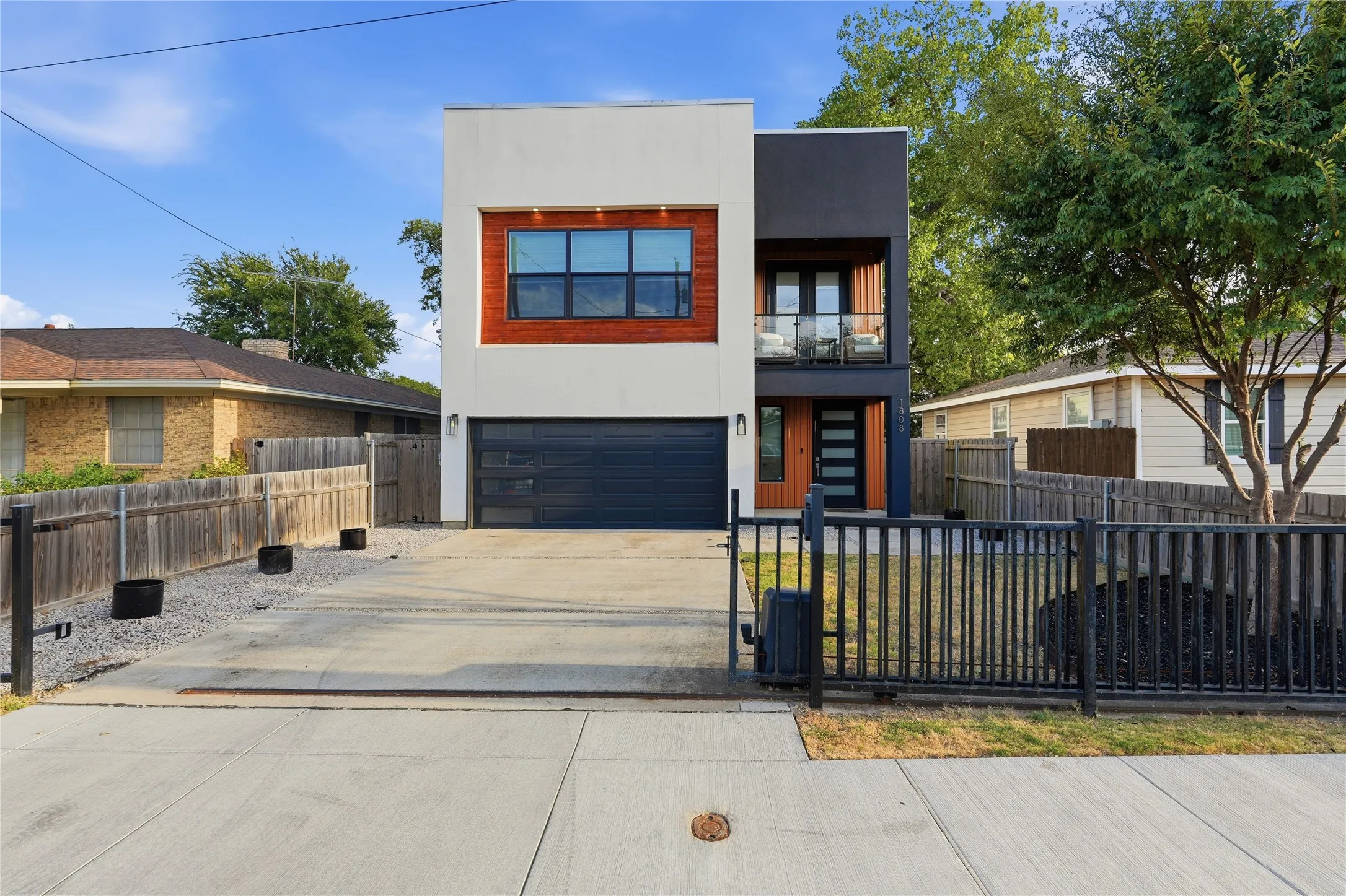 Single Family Residence For Sale in Dallas County , 1808 Shaw Street, Dallas, Texas 75212, 3 Bedroom, 3 Bathroom, 2 Garage spaces, 2,618 Sqft, built in 2019, mls#21338984, Real Estate Agent in Dallas, Homes For Sale in Dallas county, Homes For Sale in Dallas, Realtor in Dallas Texas, Real Estate Brokerage Independent Realty Texas, Luminita Cordes Realtor