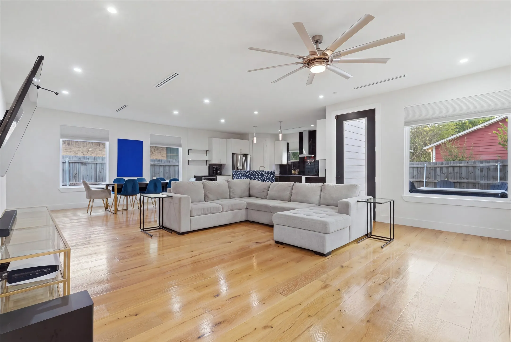 Single Family Residence For Sale in Dallas County , 1808 Shaw Street, Dallas, Texas 75212, 3 Bedroom, 3 Bathroom, 2 Garage spaces, 2,618 Sqft, built in 2019, mls#21338984, Real Estate Agent in Dallas, Homes For Sale in Dallas county, Homes For Sale in Dallas, Realtor in Dallas Texas, Real Estate Brokerage Independent Realty Texas, Luminita Cordes Realtor