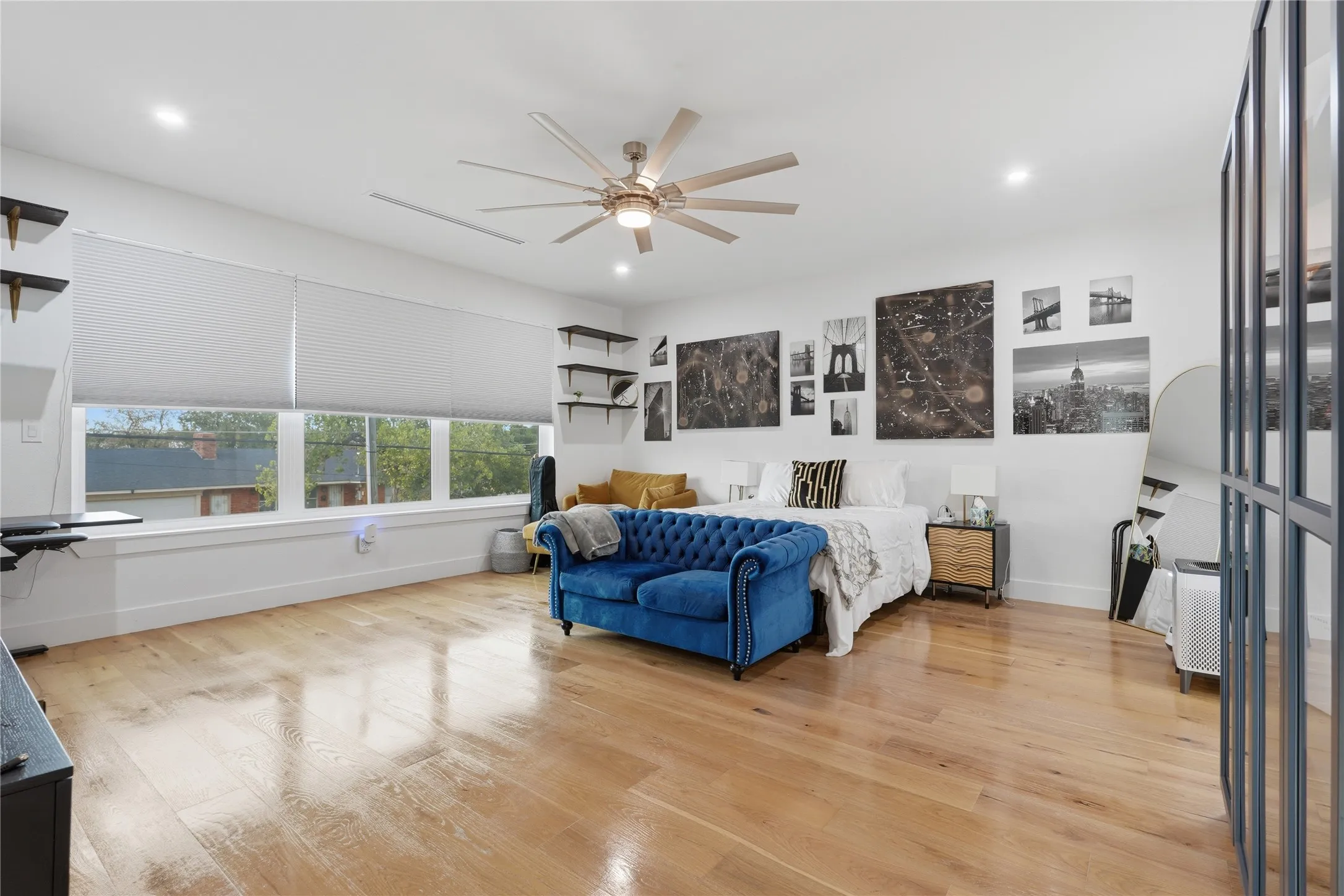 Single Family Residence For Sale in Dallas County , 1808 Shaw Street, Dallas, Texas 75212, 3 Bedroom, 3 Bathroom, 2 Garage spaces, 2,618 Sqft, built in 2019, mls#21338984, Real Estate Agent in Dallas, Homes For Sale in Dallas county, Homes For Sale in Dallas, Realtor in Dallas Texas, Real Estate Brokerage Independent Realty Texas, Luminita Cordes Realtor