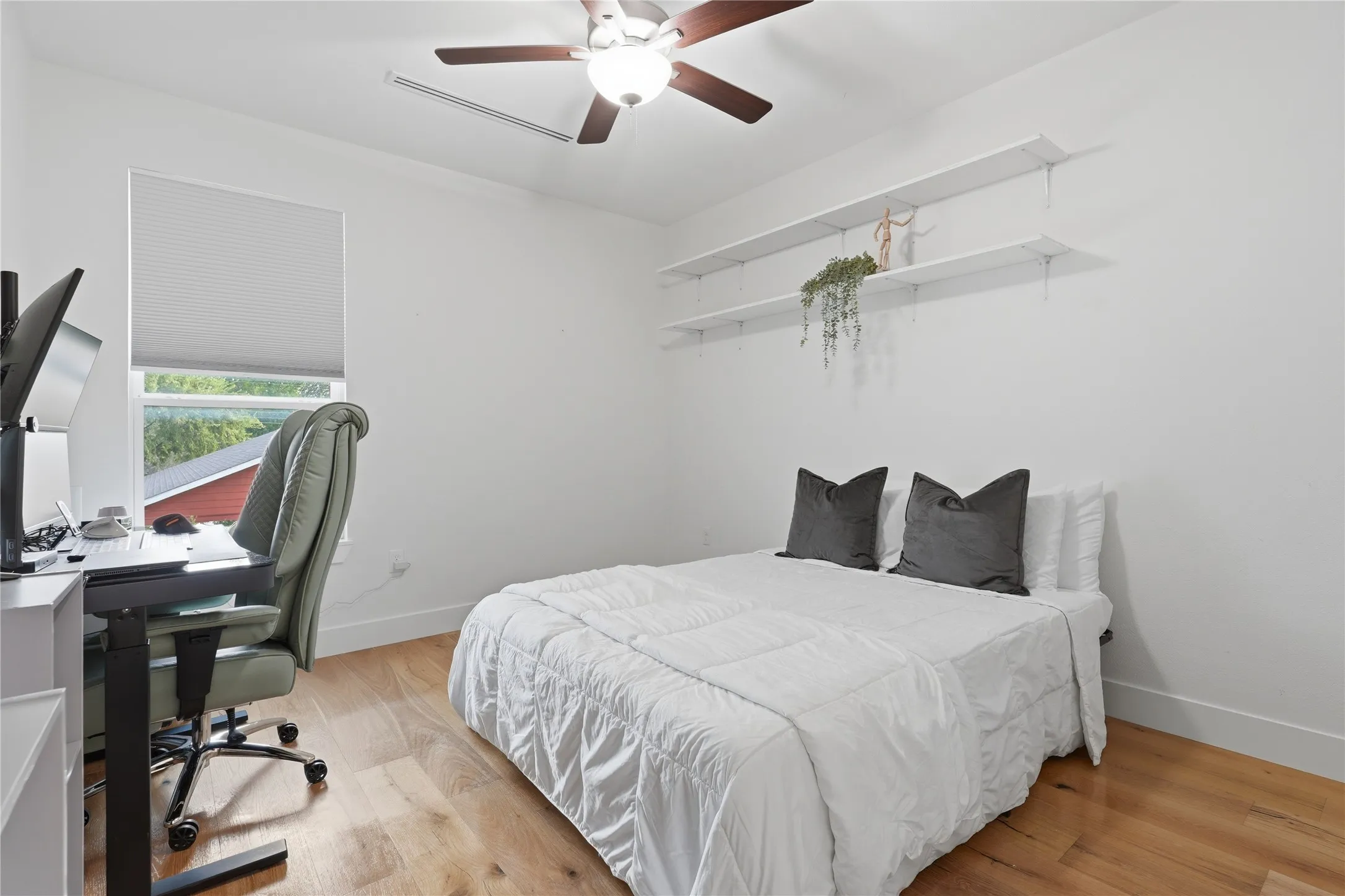 Single Family Residence For Sale in Dallas County , 1808 Shaw Street, Dallas, Texas 75212, 3 Bedroom, 3 Bathroom, 2 Garage spaces, 2,618 Sqft, built in 2019, mls#21338984, Real Estate Agent in Dallas, Homes For Sale in Dallas county, Homes For Sale in Dallas, Realtor in Dallas Texas, Real Estate Brokerage Independent Realty Texas, Luminita Cordes Realtor