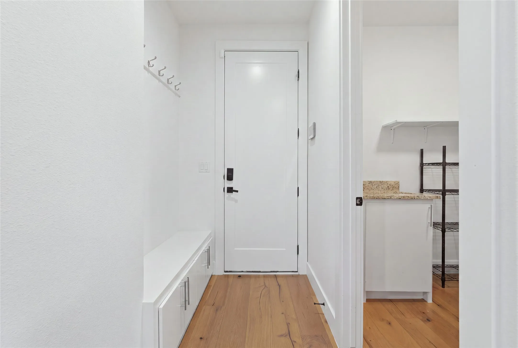Single Family Residence For Sale in Dallas County , 1808 Shaw Street, Dallas, Texas 75212, 3 Bedroom, 3 Bathroom, 2 Garage spaces, 2,618 Sqft, built in 2019, mls#21338984, Real Estate Agent in Dallas, Homes For Sale in Dallas county, Homes For Sale in Dallas, Realtor in Dallas Texas, Real Estate Brokerage Independent Realty Texas, Luminita Cordes Realtor