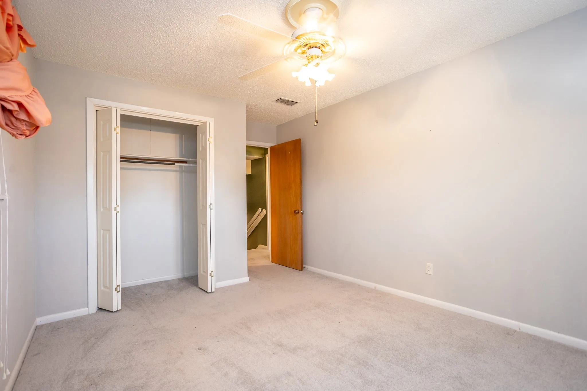 Single Family Residence For Sale in Dallas County , 950 SYCAMORE Lane, Lancaster, Texas 75146, 3 Bedroom, 2 Bathroom, 2 Garage spaces, 2,235 Sqft, built in 1964, mls#21355768, Real Estate Agent in Lancaster, Homes For Sale in Dallas county, Homes For Sale in Lancaster, Realtor in Lancaster Texas, Real Estate Brokerage Independent Realty Texas, Luminita Cordes Realtor