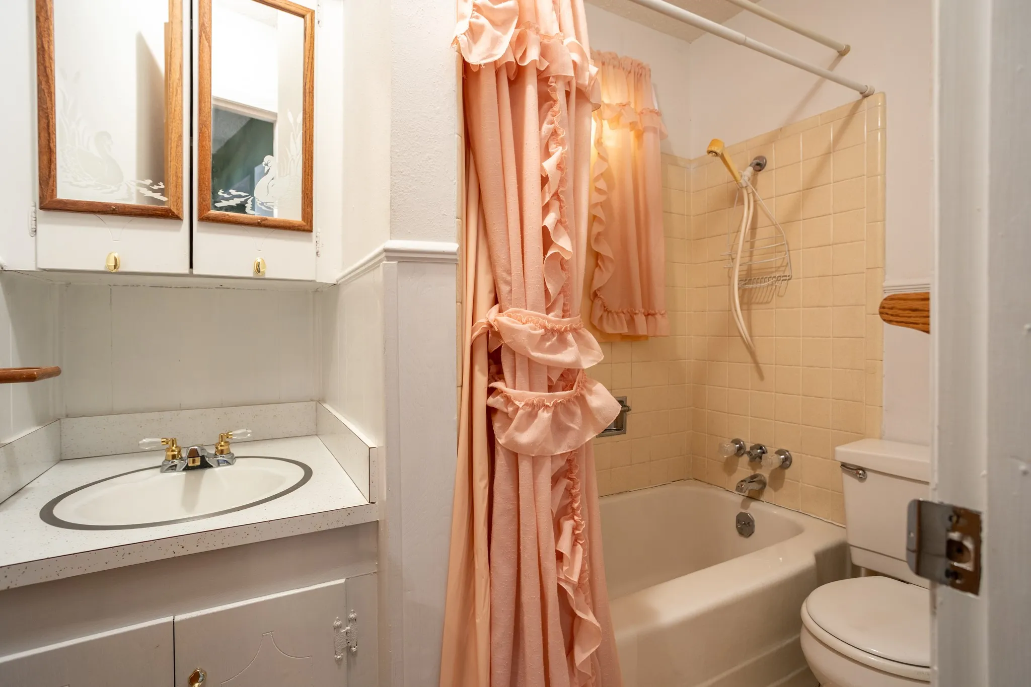 Upstairs bath has tub shower comb.ri