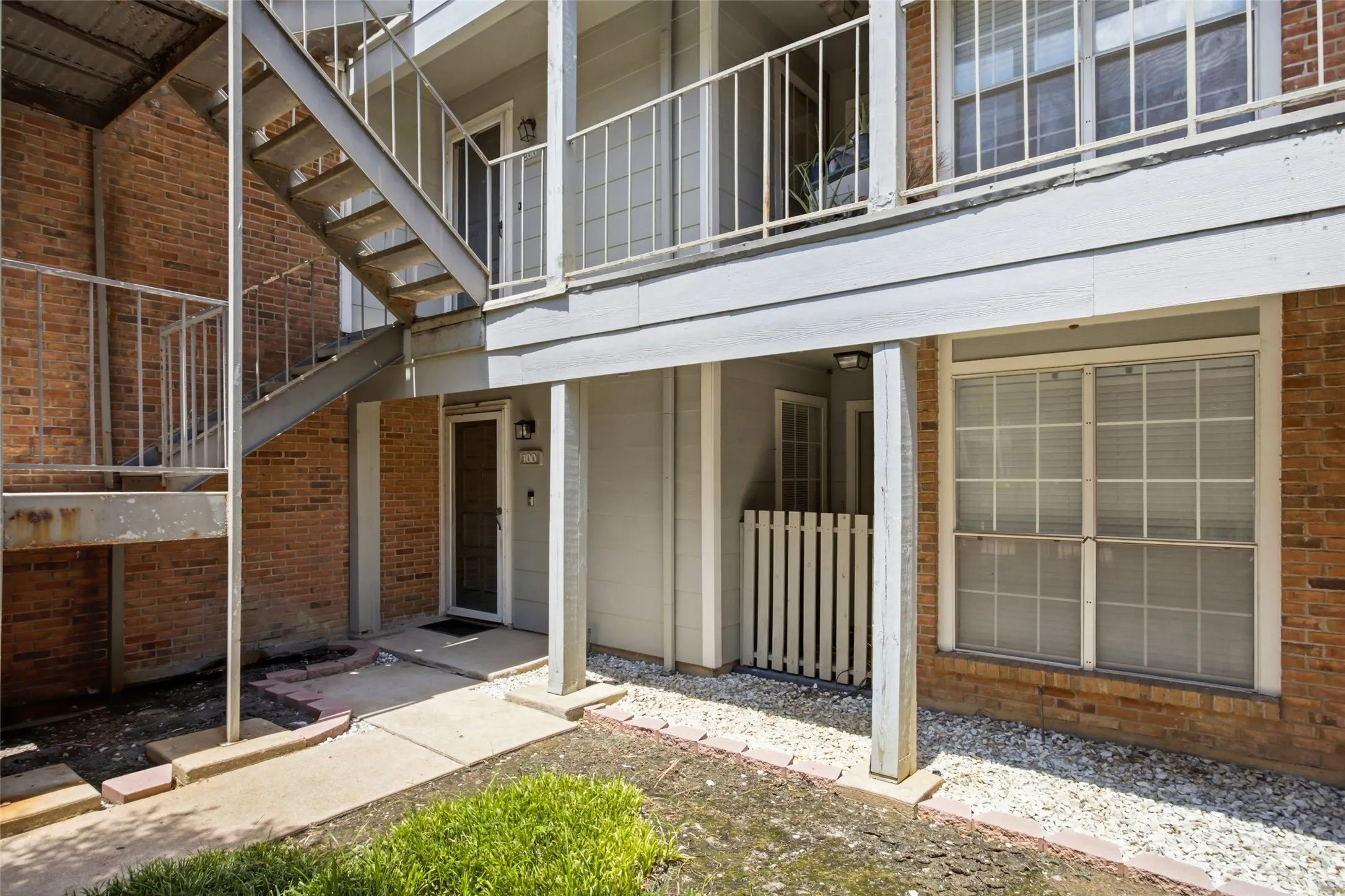 Condominium For Sale in Tarrant County , 3206 S Fielder Road 100, Arlington, Texas 76015, 2 Bedroom, 1 Bathroom, Garage spaces, 768 Sqft, built in 1983, mls#21355769, Real Estate Agent in Arlington, Homes For Sale in Tarrant county, Homes For Sale in Arlington, Realtor in Arlington Texas, Real Estate Brokerage Independent Realty Texas, Luminita Cordes Realtor