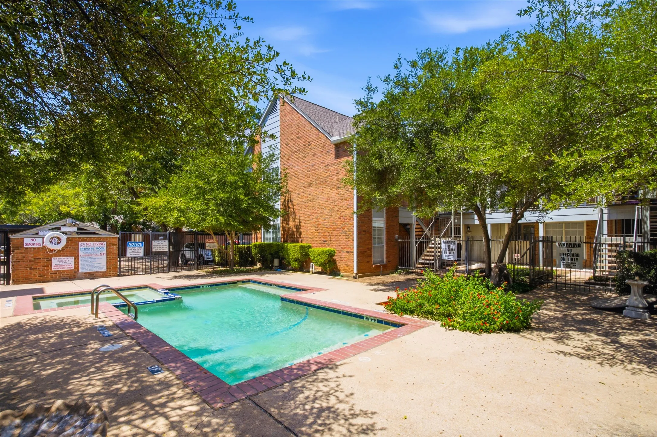 Condominium For Sale in Tarrant County , 3206 S Fielder Road 100, Arlington, Texas 76015, 2 Bedroom, 1 Bathroom, Garage spaces, 768 Sqft, built in 1983, mls#21355769, Real Estate Agent in Arlington, Homes For Sale in Tarrant county, Homes For Sale in Arlington, Realtor in Arlington Texas, Real Estate Brokerage Independent Realty Texas, Luminita Cordes Realtor
