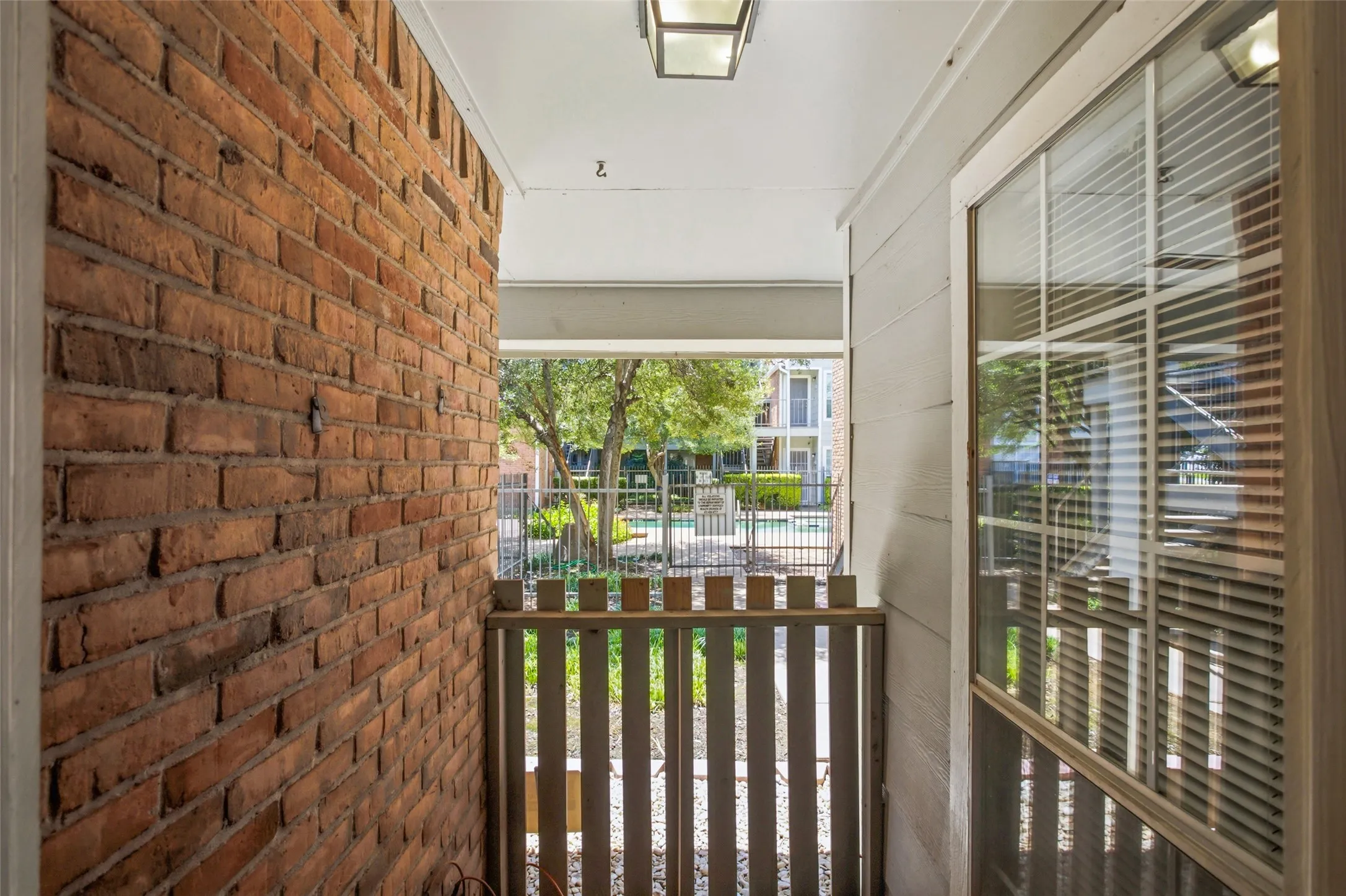 Condominium For Sale in Tarrant County , 3206 S Fielder Road 100, Arlington, Texas 76015, 2 Bedroom, 1 Bathroom, Garage spaces, 768 Sqft, built in 1983, mls#21355769, Real Estate Agent in Arlington, Homes For Sale in Tarrant county, Homes For Sale in Arlington, Realtor in Arlington Texas, Real Estate Brokerage Independent Realty Texas, Luminita Cordes Realtor