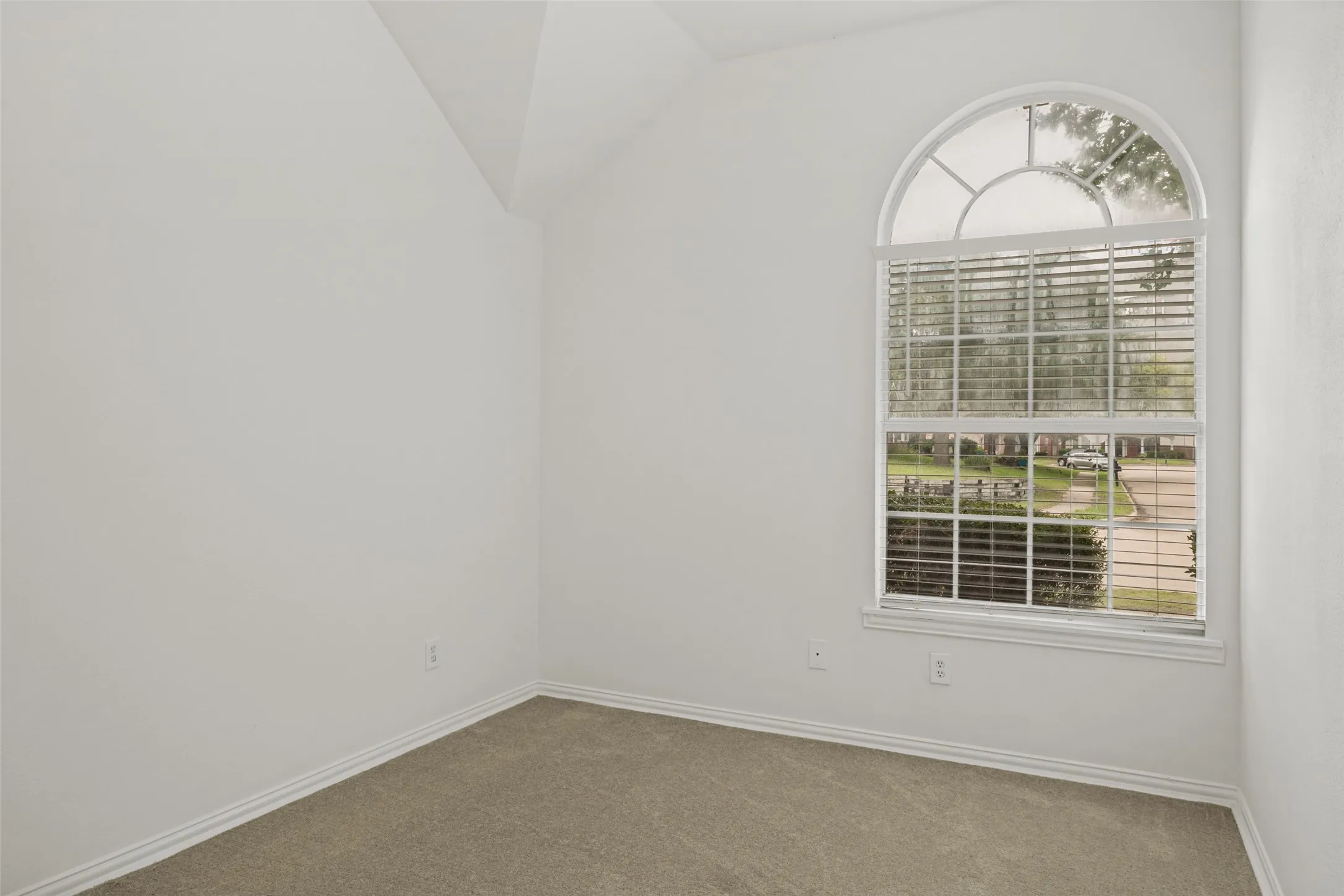 Single Family Residence For Rent in Collin County , 2028 Ravenhurst Drive, Allen, Texas 75013, 4 Bedroom, 2 Bathroom, 2 Garage spaces, 2,030 Sqft, built in 1996, mls#21352290, Real Estate Agent in Allen, Homes For Rent in Collin county, Homes For Rent in Allen, Realtor in Allen Texas, Real Estate Brokerage Independent Realty Texas, Luminita Cordes Realtor