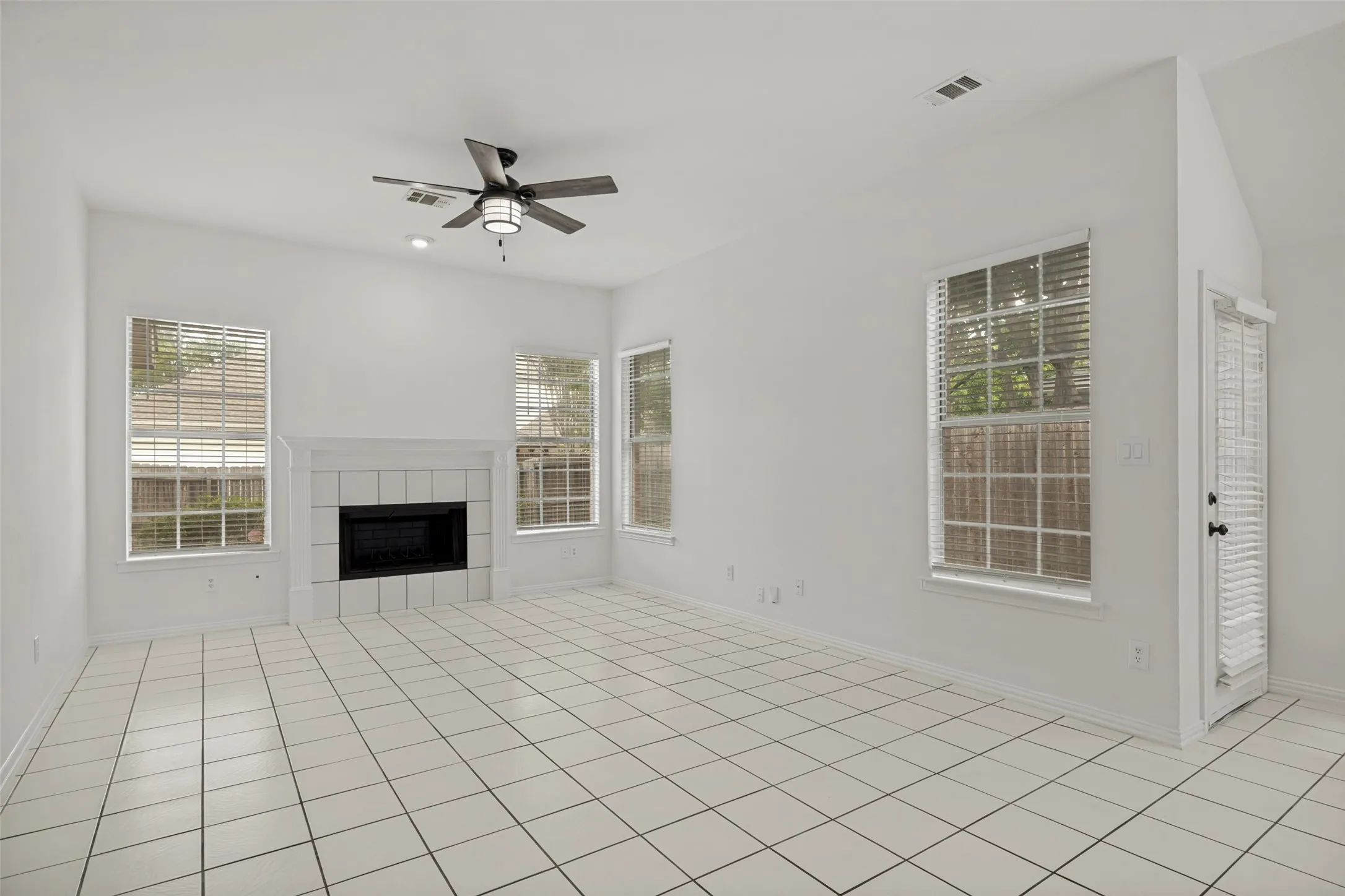 Single Family Residence For Rent in Collin County , 2028 Ravenhurst Drive, Allen, Texas 75013, 4 Bedroom, 2 Bathroom, 2 Garage spaces, 2,030 Sqft, built in 1996, mls#21352290, Real Estate Agent in Allen, Homes For Rent in Collin county, Homes For Rent in Allen, Realtor in Allen Texas, Real Estate Brokerage Independent Realty Texas, Luminita Cordes Realtor
