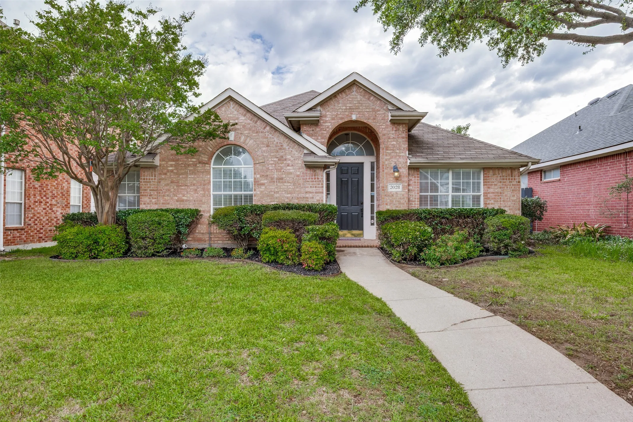 Single Family Residence For Rent in Collin County , 2028 Ravenhurst Drive, Allen, Texas 75013, 4 Bedroom, 2 Bathroom, 2 Garage spaces, 2,030 Sqft, built in 1996, mls#21352290, Real Estate Agent in Allen, Homes For Rent in Collin county, Homes For Rent in Allen, Realtor in Allen Texas, Real Estate Brokerage Independent Realty Texas, Luminita Cordes Realtor