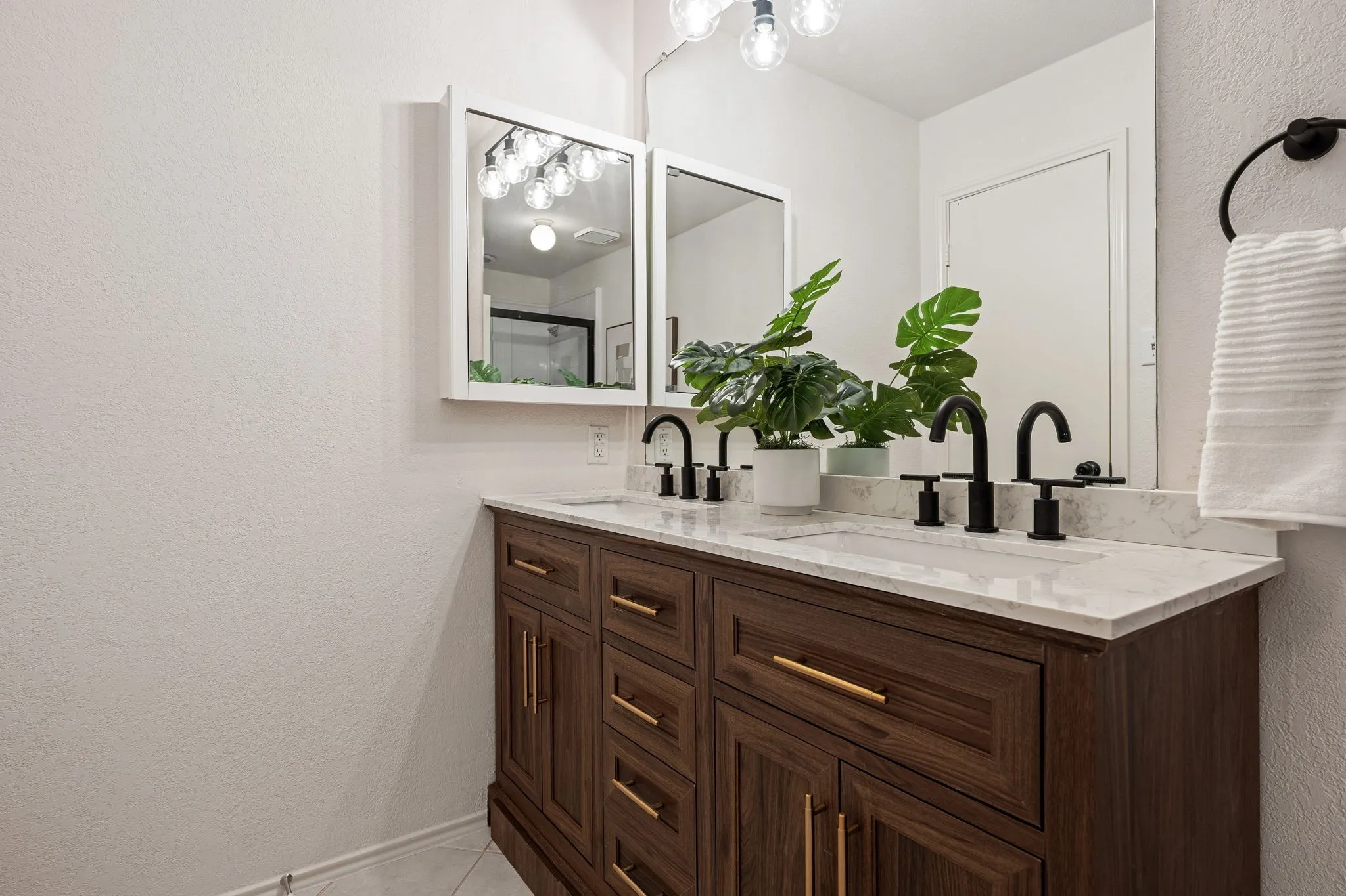 Single Family Residence For Sale in Dallas County , 467 Grace Lane, Coppell, Texas 75019, 2 Bedroom, 1 Bathroom, 1 Garage spaces, 1,045 Sqft, built in 1986, mls#21355557, Real Estate Agent in Coppell, Homes For Sale in Dallas county, Homes For Sale in Coppell, Realtor in Coppell Texas, Real Estate Brokerage Independent Realty Texas, Luminita Cordes Realtor