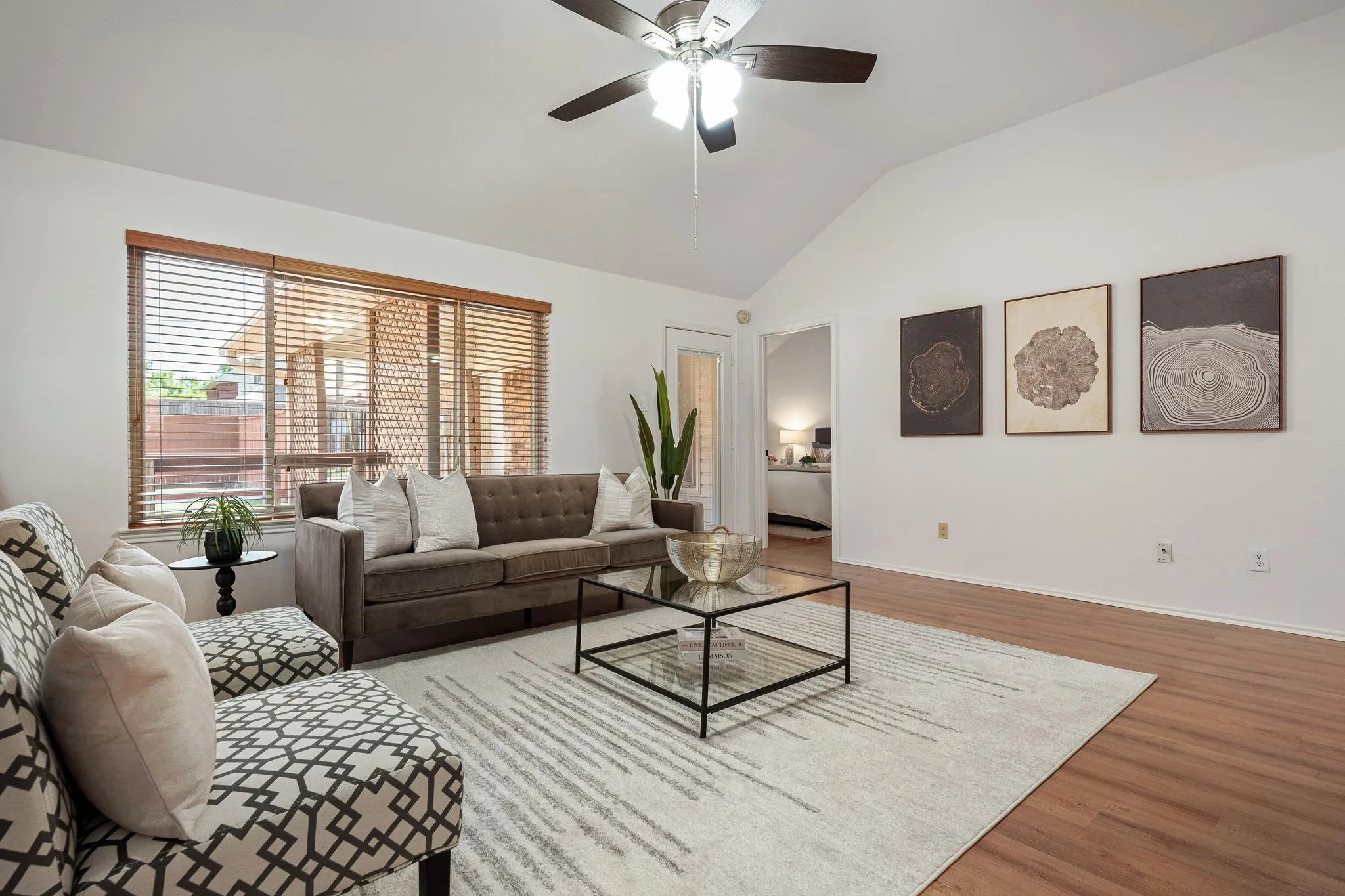 Single Family Residence For Sale in Dallas County , 467 Grace Lane, Coppell, Texas 75019, 2 Bedroom, 1 Bathroom, 1 Garage spaces, 1,045 Sqft, built in 1986, mls#21355557, Real Estate Agent in Coppell, Homes For Sale in Dallas county, Homes For Sale in Coppell, Realtor in Coppell Texas, Real Estate Brokerage Independent Realty Texas, Luminita Cordes Realtor