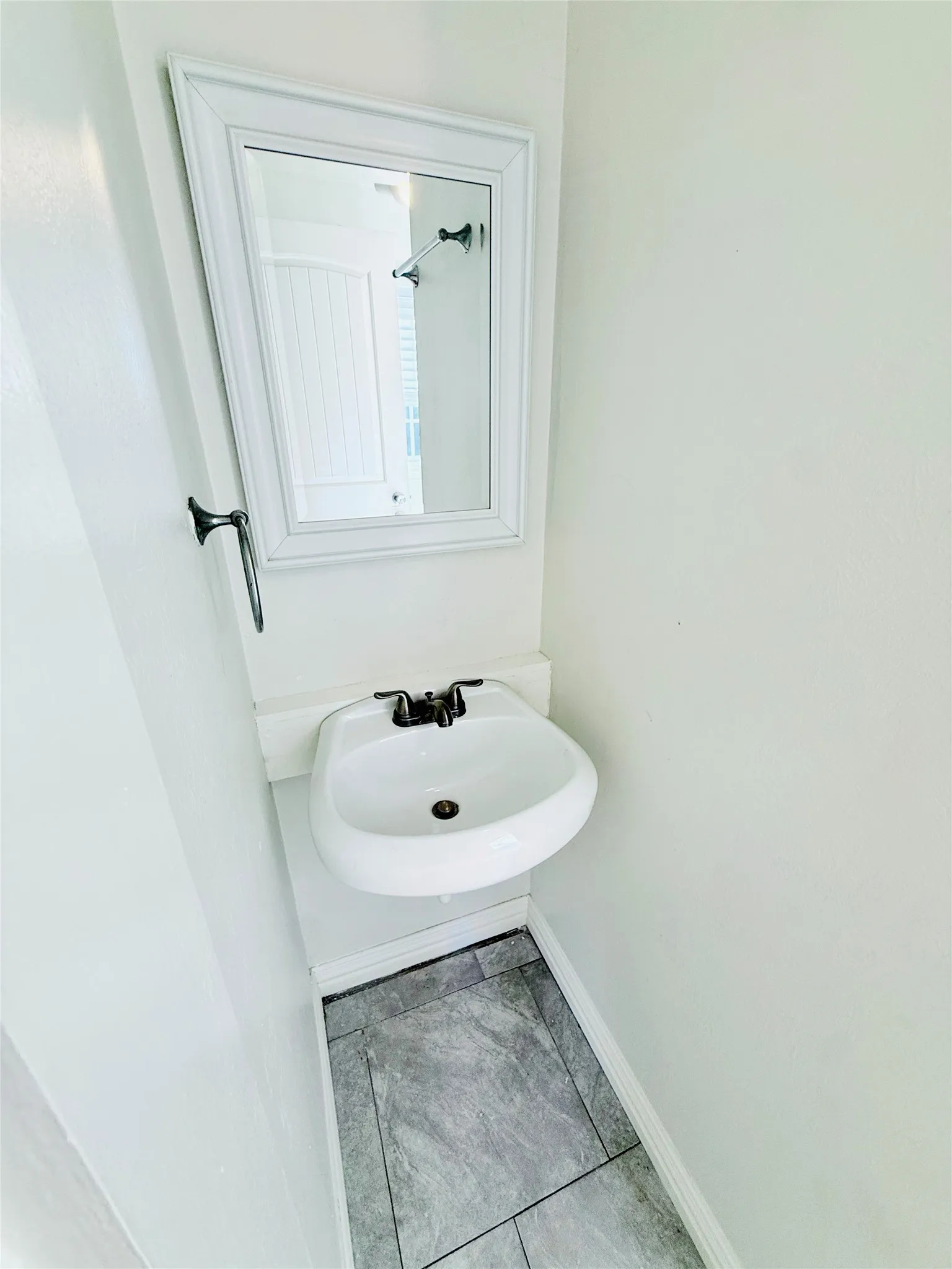 Duplex For Rent in Grayson County , 814 W College Street 812, Sherman, Texas 75092, 2 Bedroom, 2 Bathroom, Garage spaces, 1,100 Sqft, built in 1948, mls#21355779, Real Estate Agent in Sherman, Homes For Rent in Grayson county, Homes For Rent in Sherman, Realtor in Sherman Texas, Real Estate Brokerage Independent Realty Texas, Luminita Cordes Realtor