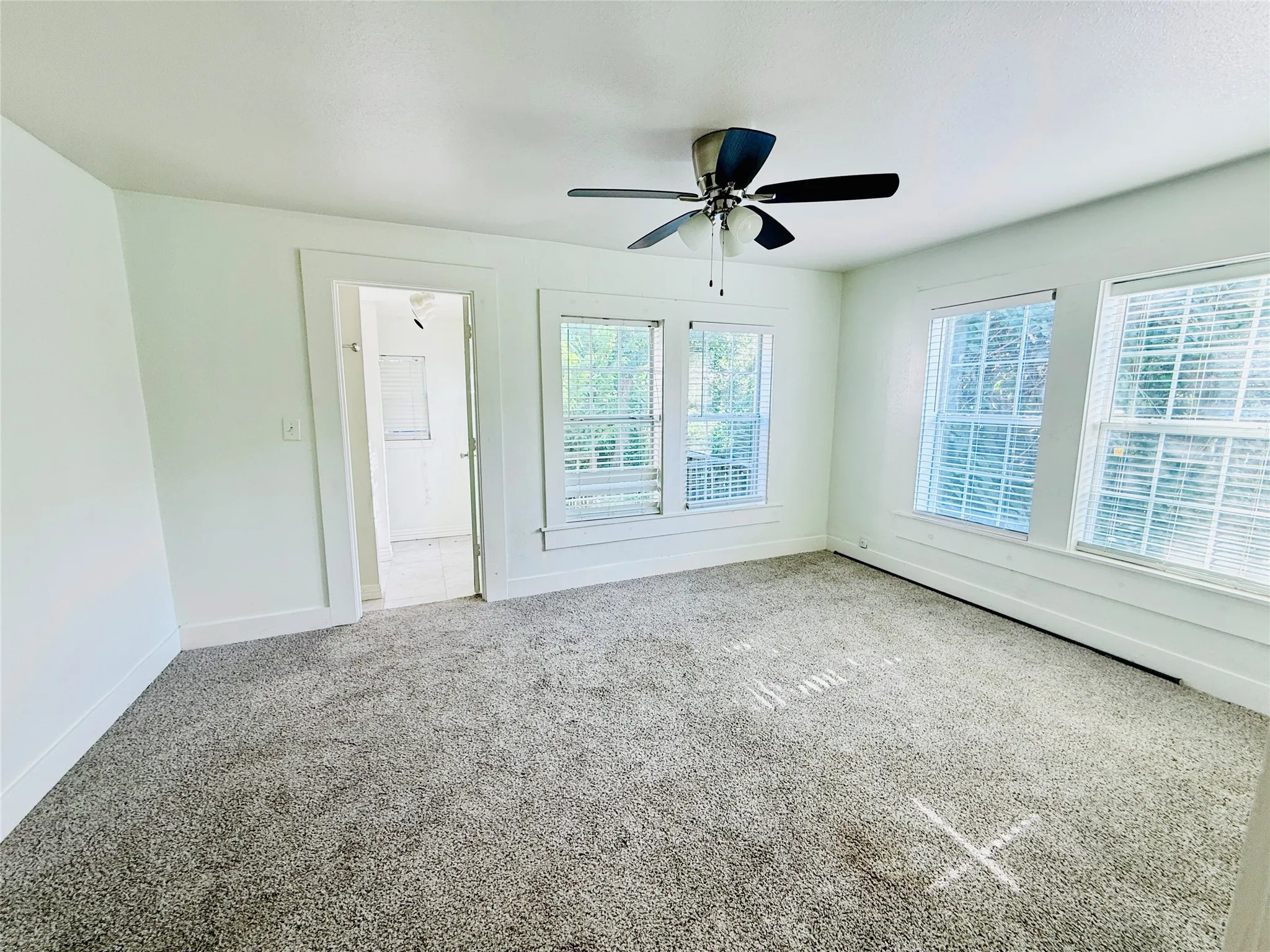 Duplex For Rent in Grayson County , 814 W College Street 812, Sherman, Texas 75092, 2 Bedroom, 2 Bathroom, Garage spaces, 1,100 Sqft, built in 1948, mls#21355779, Real Estate Agent in Sherman, Homes For Rent in Grayson county, Homes For Rent in Sherman, Realtor in Sherman Texas, Real Estate Brokerage Independent Realty Texas, Luminita Cordes Realtor