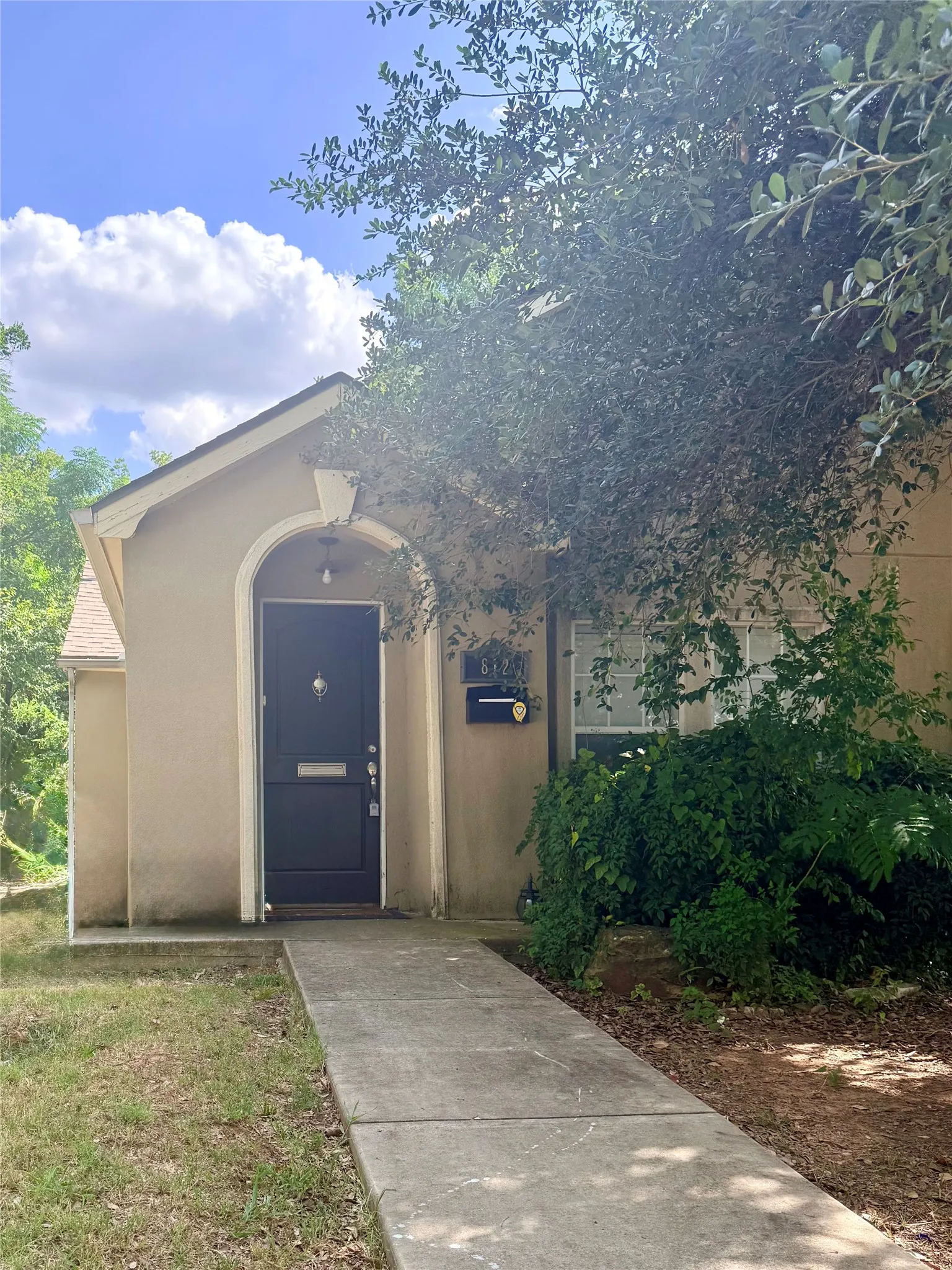 Duplex For Rent in Grayson County , 814 W College Street 812, Sherman, Texas 75092, 2 Bedroom, 2 Bathroom, Garage spaces, 1,100 Sqft, built in 1948, mls#21355779, Real Estate Agent in Sherman, Homes For Rent in Grayson county, Homes For Rent in Sherman, Realtor in Sherman Texas, Real Estate Brokerage Independent Realty Texas, Luminita Cordes Realtor