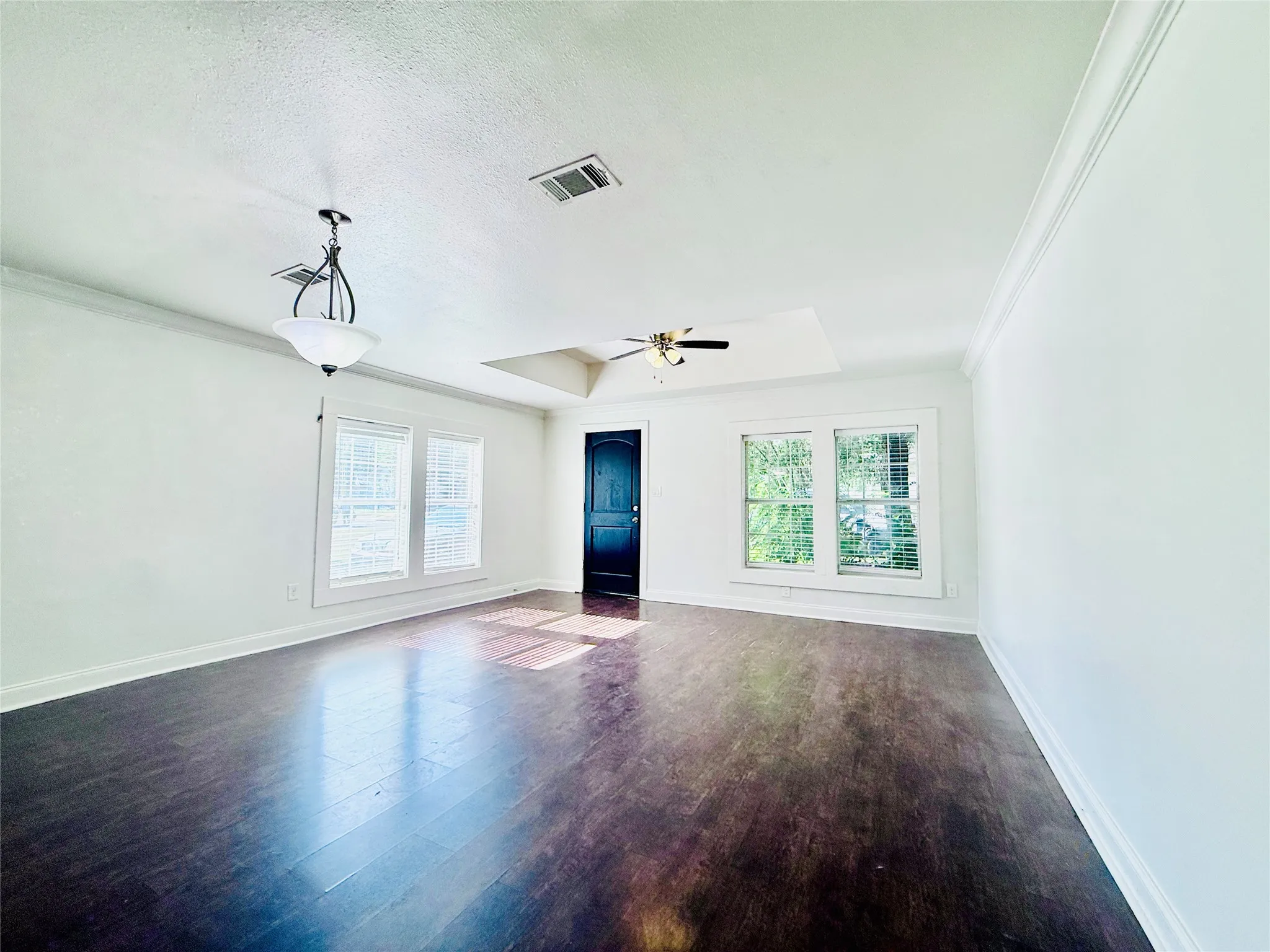 Duplex For Rent in Grayson County , 814 W College Street 812, Sherman, Texas 75092, 2 Bedroom, 2 Bathroom, Garage spaces, 1,100 Sqft, built in 1948, mls#21355779, Real Estate Agent in Sherman, Homes For Rent in Grayson county, Homes For Rent in Sherman, Realtor in Sherman Texas, Real Estate Brokerage Independent Realty Texas, Luminita Cordes Realtor