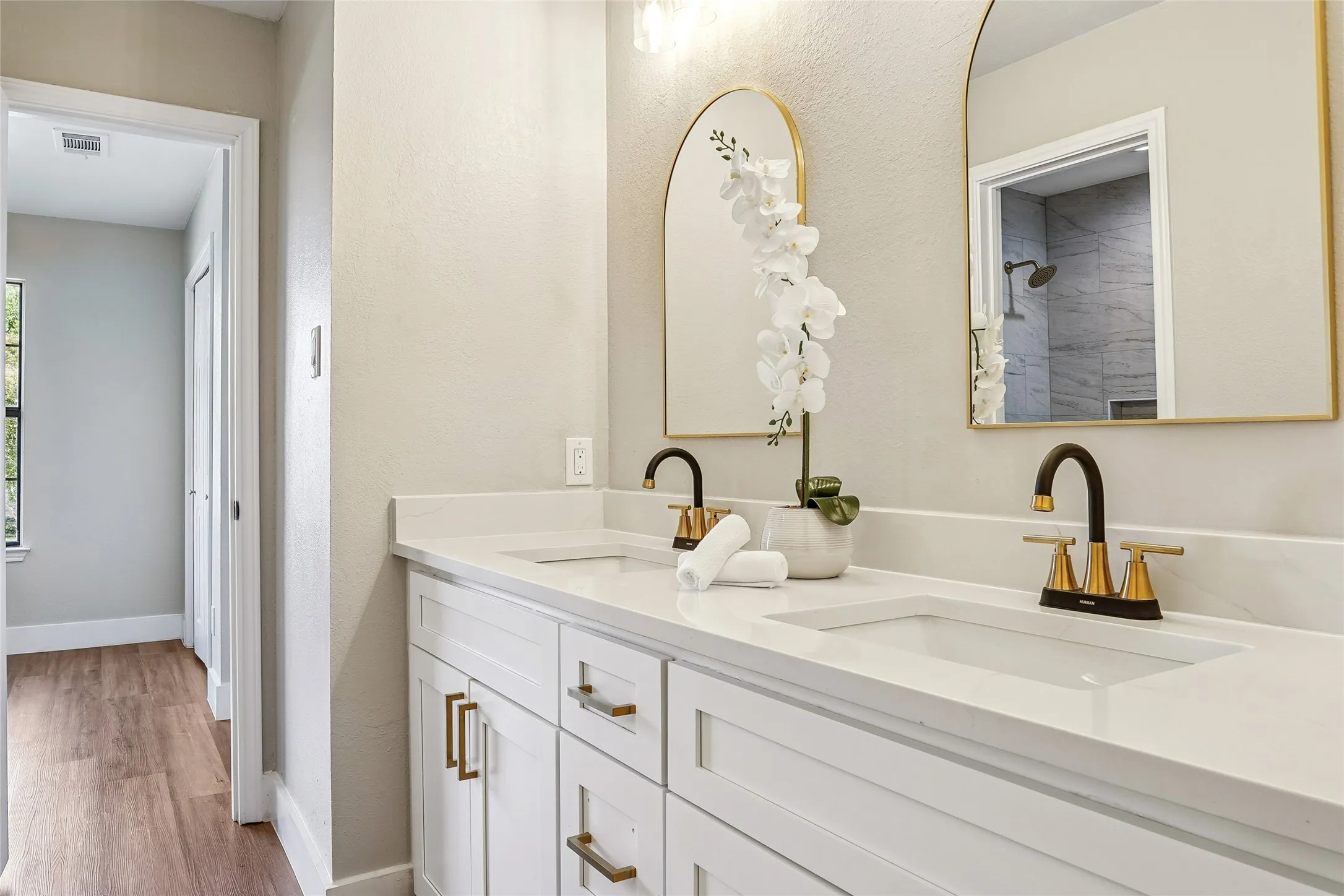 Single Family Residence For Sale in Dallas County , 3113 Princewood Drive, Garland, Texas 75040, 4 Bedroom, 2 Bathroom, 2 Garage spaces, 1,812 Sqft, built in 1986, mls#21351161, Real Estate Agent in Garland, Homes For Sale in Dallas county, Homes For Sale in Garland, Realtor in Garland Texas, Real Estate Brokerage Independent Realty Texas, Luminita Cordes Realtor