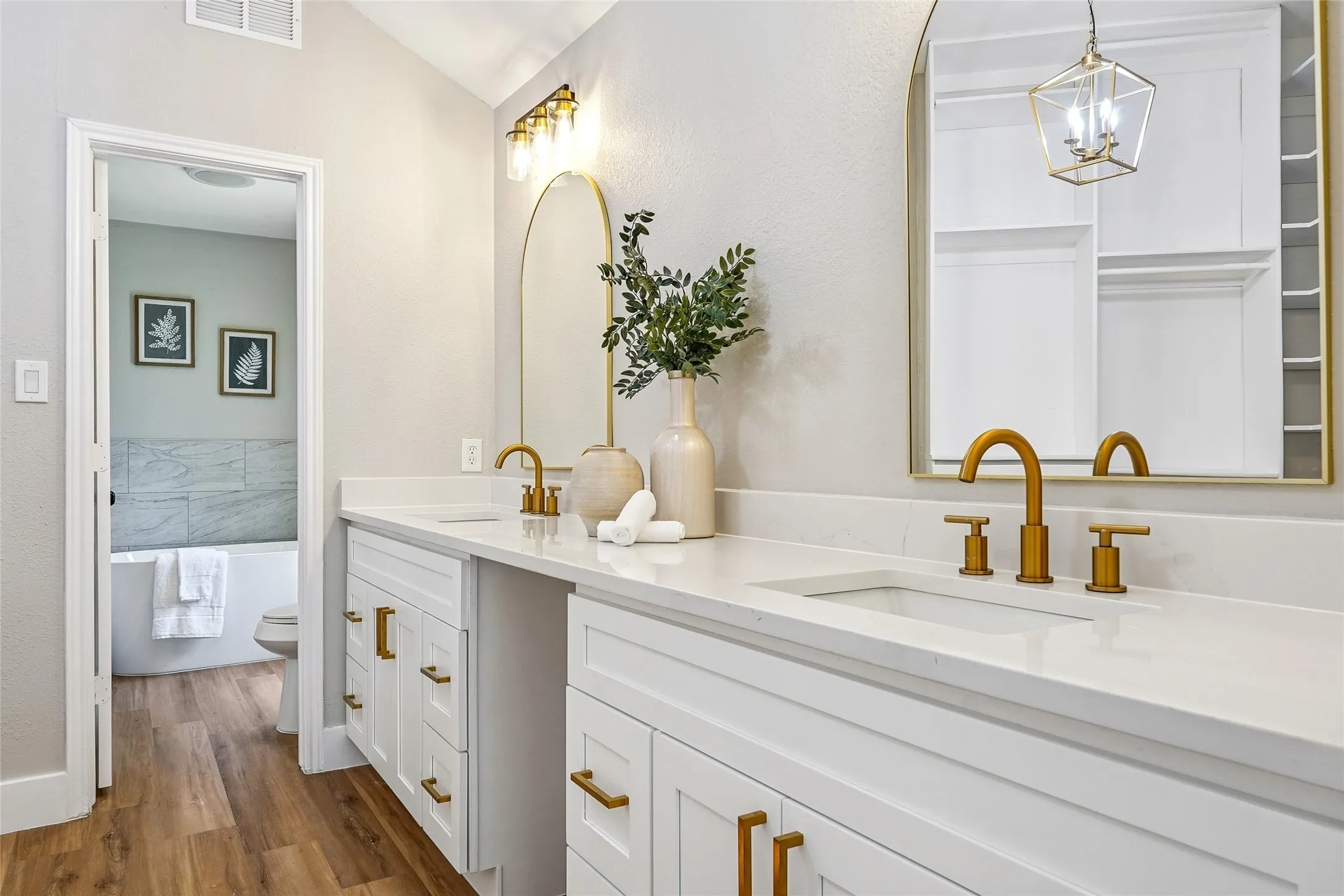 Single Family Residence For Sale in Dallas County , 3113 Princewood Drive, Garland, Texas 75040, 4 Bedroom, 2 Bathroom, 2 Garage spaces, 1,812 Sqft, built in 1986, mls#21351161, Real Estate Agent in Garland, Homes For Sale in Dallas county, Homes For Sale in Garland, Realtor in Garland Texas, Real Estate Brokerage Independent Realty Texas, Luminita Cordes Realtor