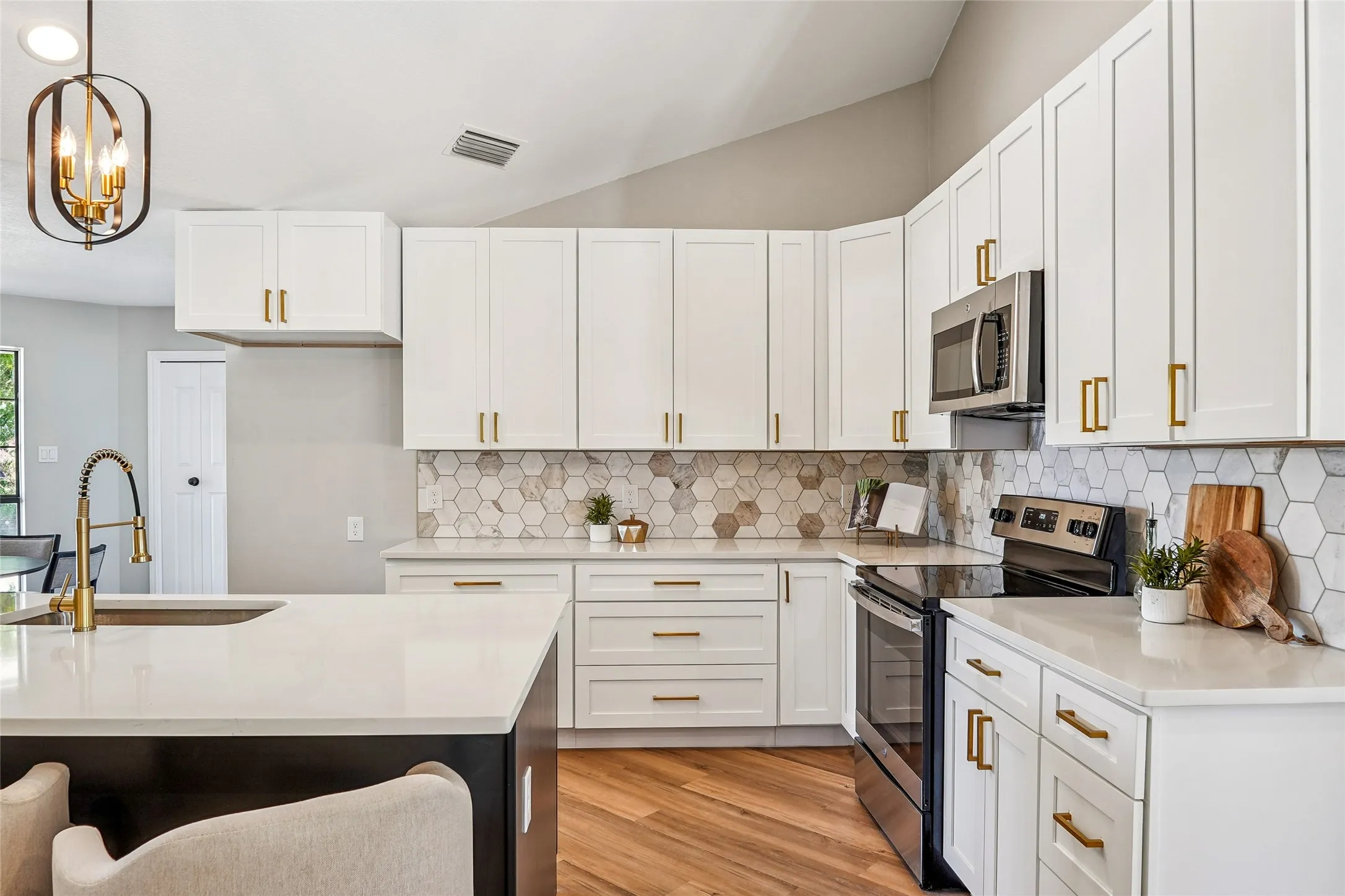 Single Family Residence For Sale in Dallas County , 3113 Princewood Drive, Garland, Texas 75040, 4 Bedroom, 2 Bathroom, 2 Garage spaces, 1,812 Sqft, built in 1986, mls#21351161, Real Estate Agent in Garland, Homes For Sale in Dallas county, Homes For Sale in Garland, Realtor in Garland Texas, Real Estate Brokerage Independent Realty Texas, Luminita Cordes Realtor