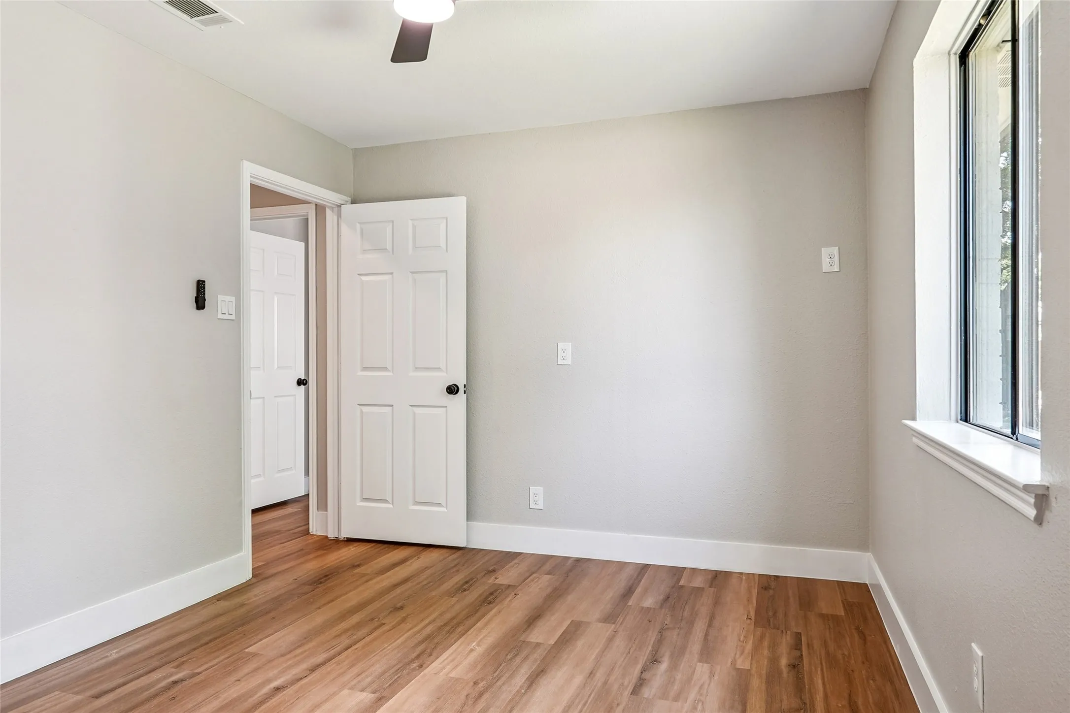 Single Family Residence For Sale in Dallas County , 3113 Princewood Drive, Garland, Texas 75040, 4 Bedroom, 2 Bathroom, 2 Garage spaces, 1,812 Sqft, built in 1986, mls#21351161, Real Estate Agent in Garland, Homes For Sale in Dallas county, Homes For Sale in Garland, Realtor in Garland Texas, Real Estate Brokerage Independent Realty Texas, Luminita Cordes Realtor