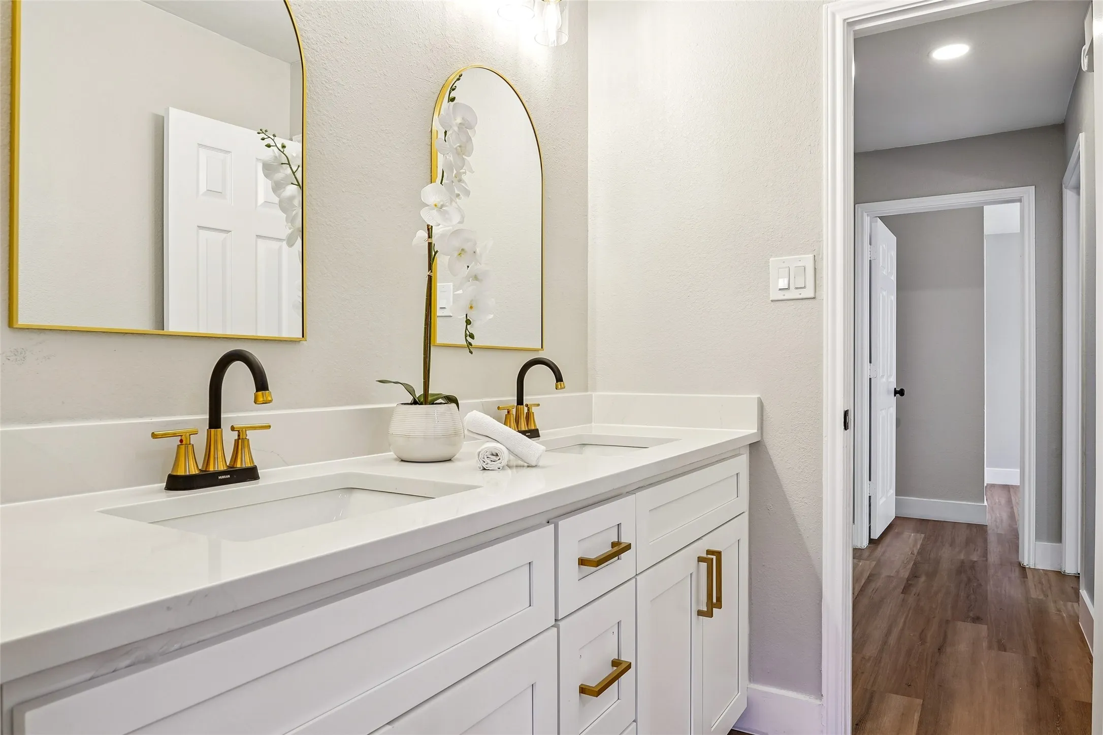 Single Family Residence For Sale in Dallas County , 3113 Princewood Drive, Garland, Texas 75040, 4 Bedroom, 2 Bathroom, 2 Garage spaces, 1,812 Sqft, built in 1986, mls#21351161, Real Estate Agent in Garland, Homes For Sale in Dallas county, Homes For Sale in Garland, Realtor in Garland Texas, Real Estate Brokerage Independent Realty Texas, Luminita Cordes Realtor