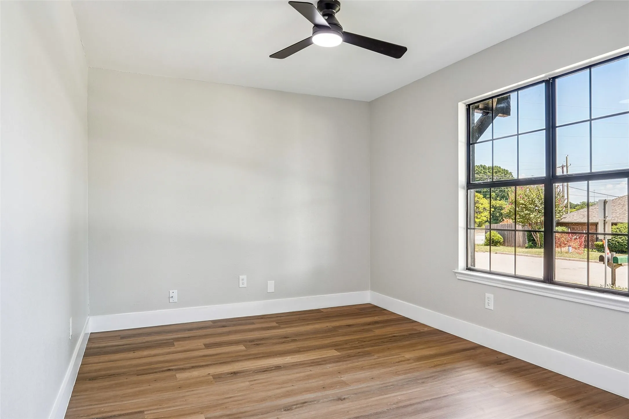 Single Family Residence For Sale in Dallas County , 3113 Princewood Drive, Garland, Texas 75040, 4 Bedroom, 2 Bathroom, 2 Garage spaces, 1,812 Sqft, built in 1986, mls#21351161, Real Estate Agent in Garland, Homes For Sale in Dallas county, Homes For Sale in Garland, Realtor in Garland Texas, Real Estate Brokerage Independent Realty Texas, Luminita Cordes Realtor